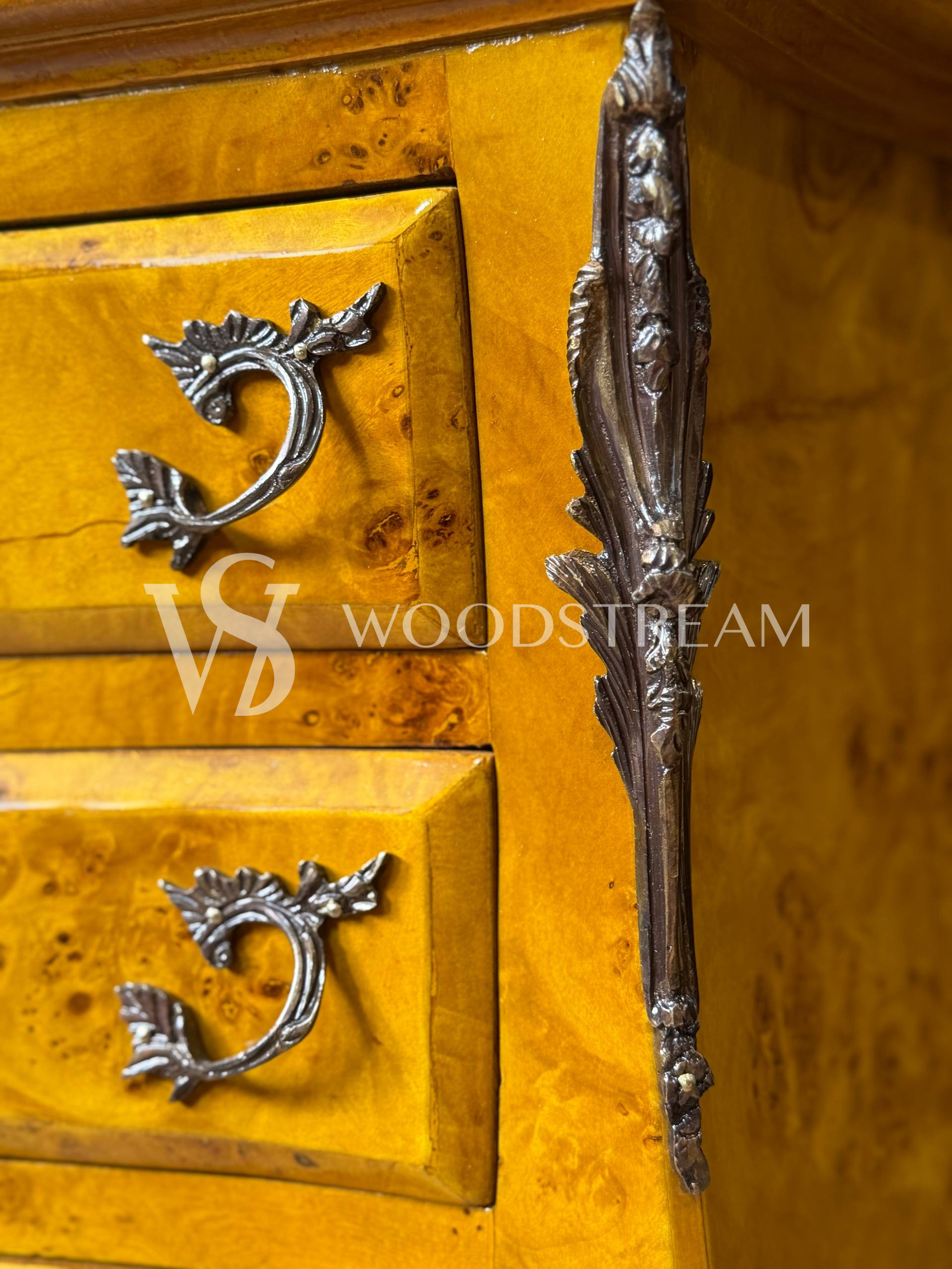 Комод в стиле Людовика XIV