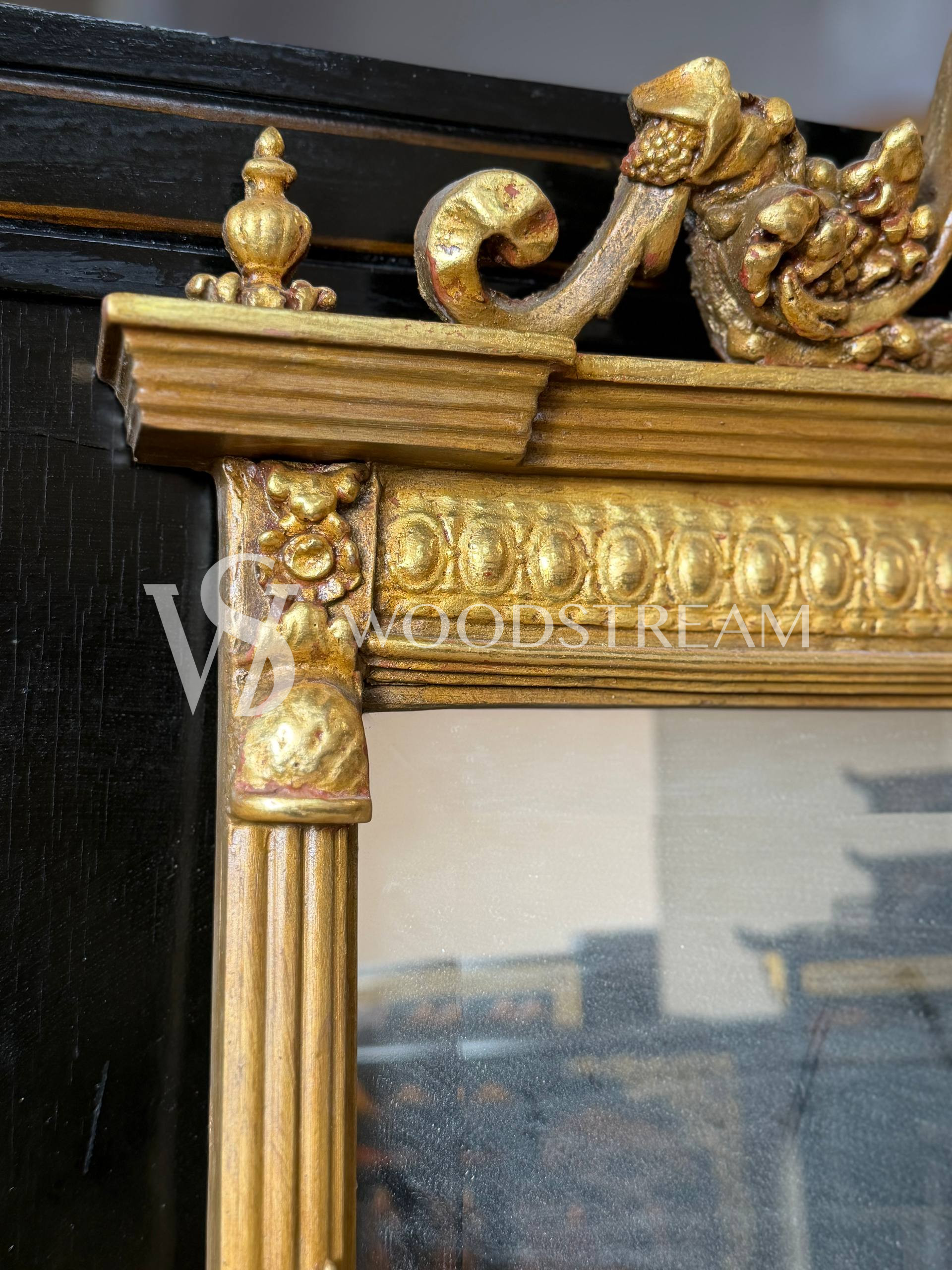 Зеркало настенное в стиле Людовика XVI