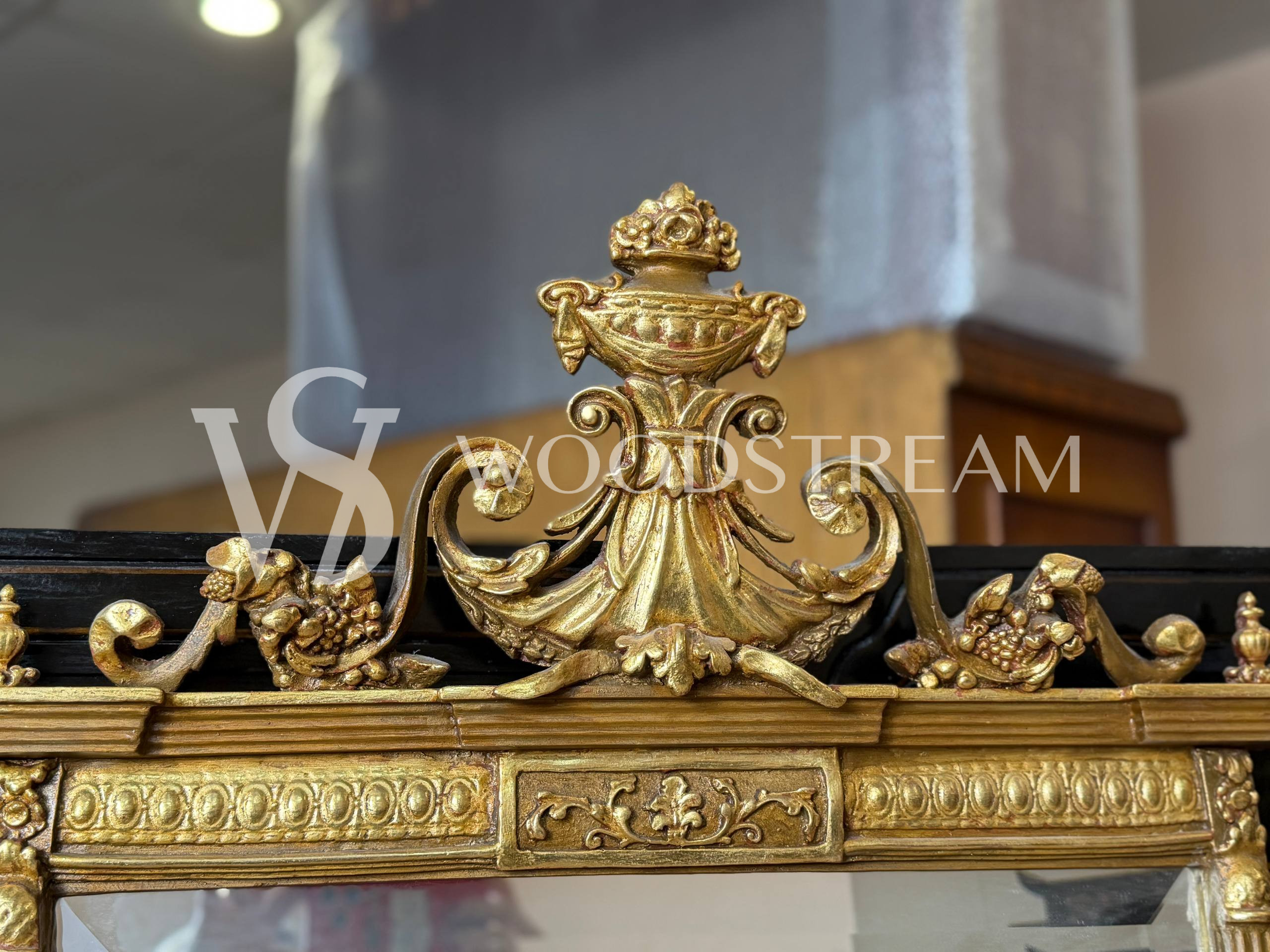 Зеркало настенное в стиле Людовика XVI