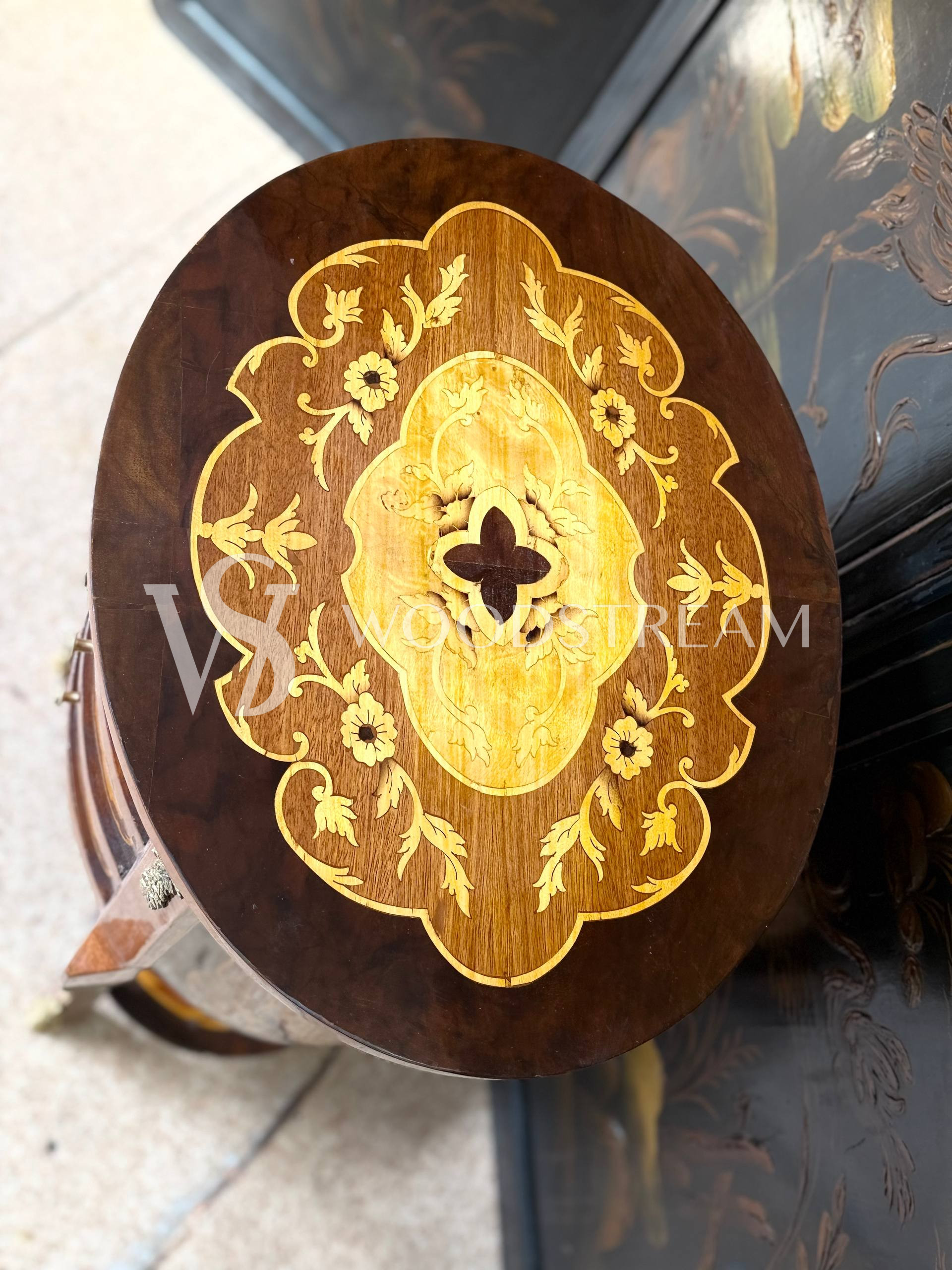 Тумба в стиле Людовика XIV