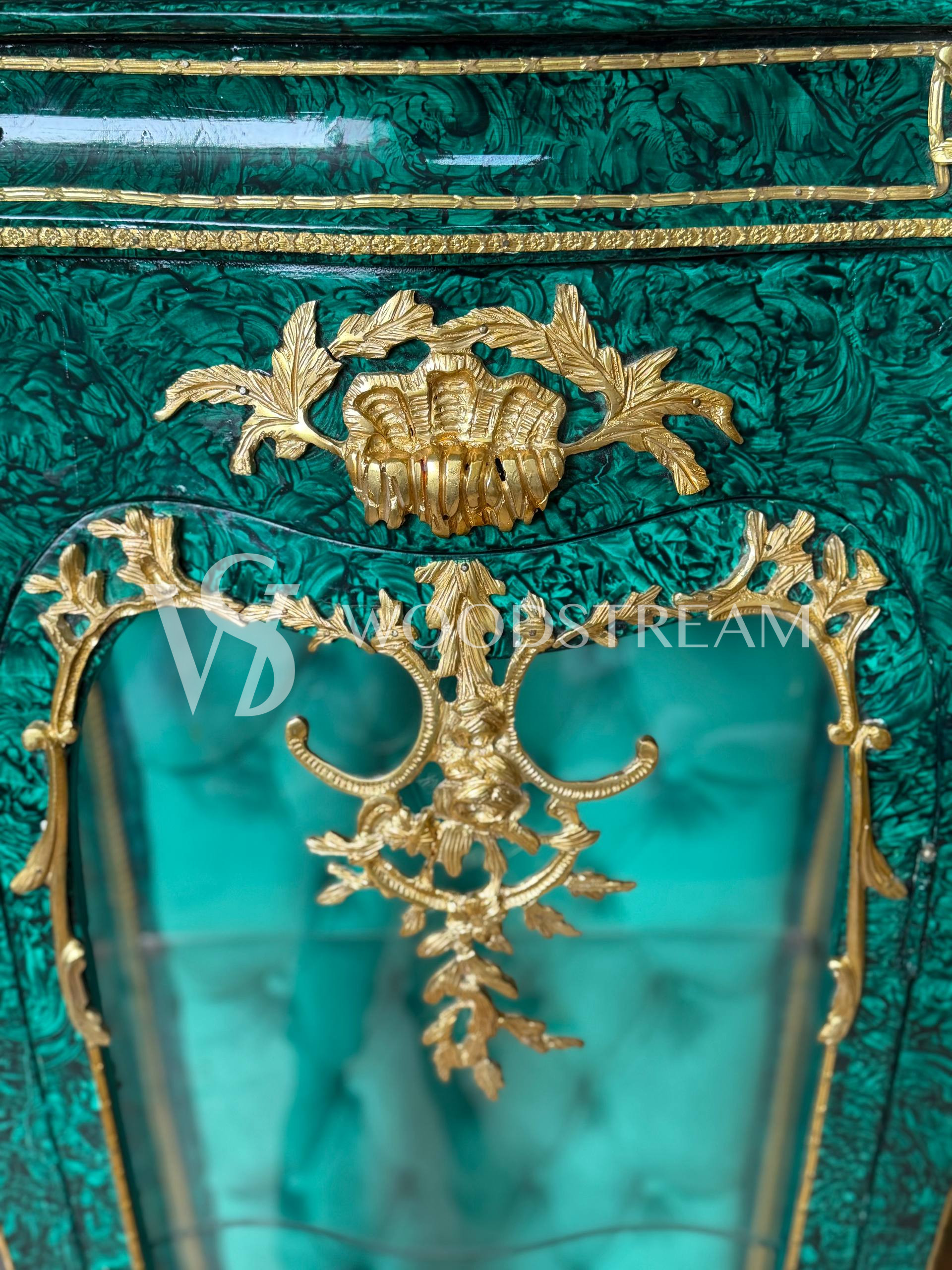 Витрина миниатюрная/Постамент в стиле Людовика XIV