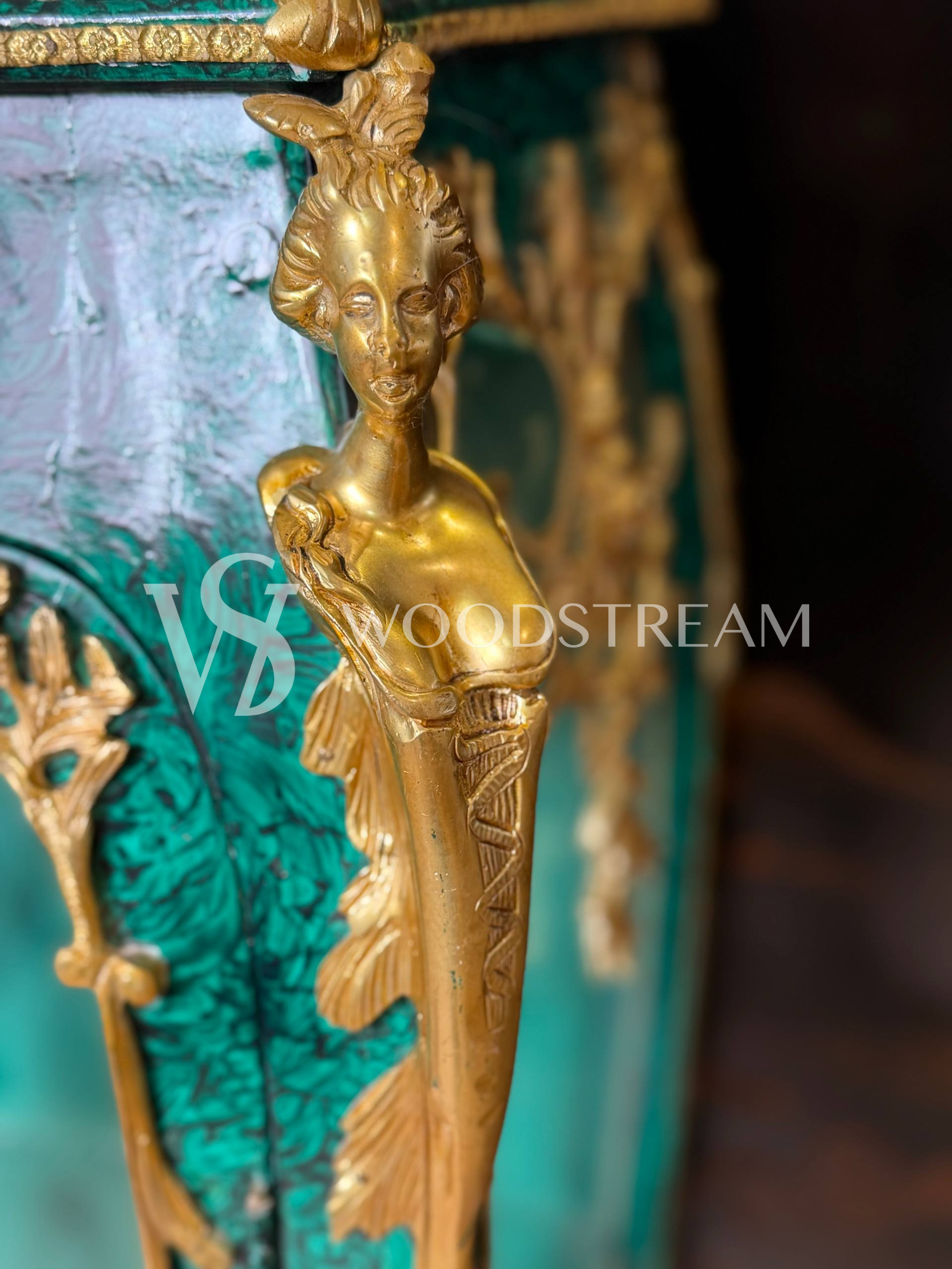 Витрина миниатюрная/Постамент в стиле Людовика XIV