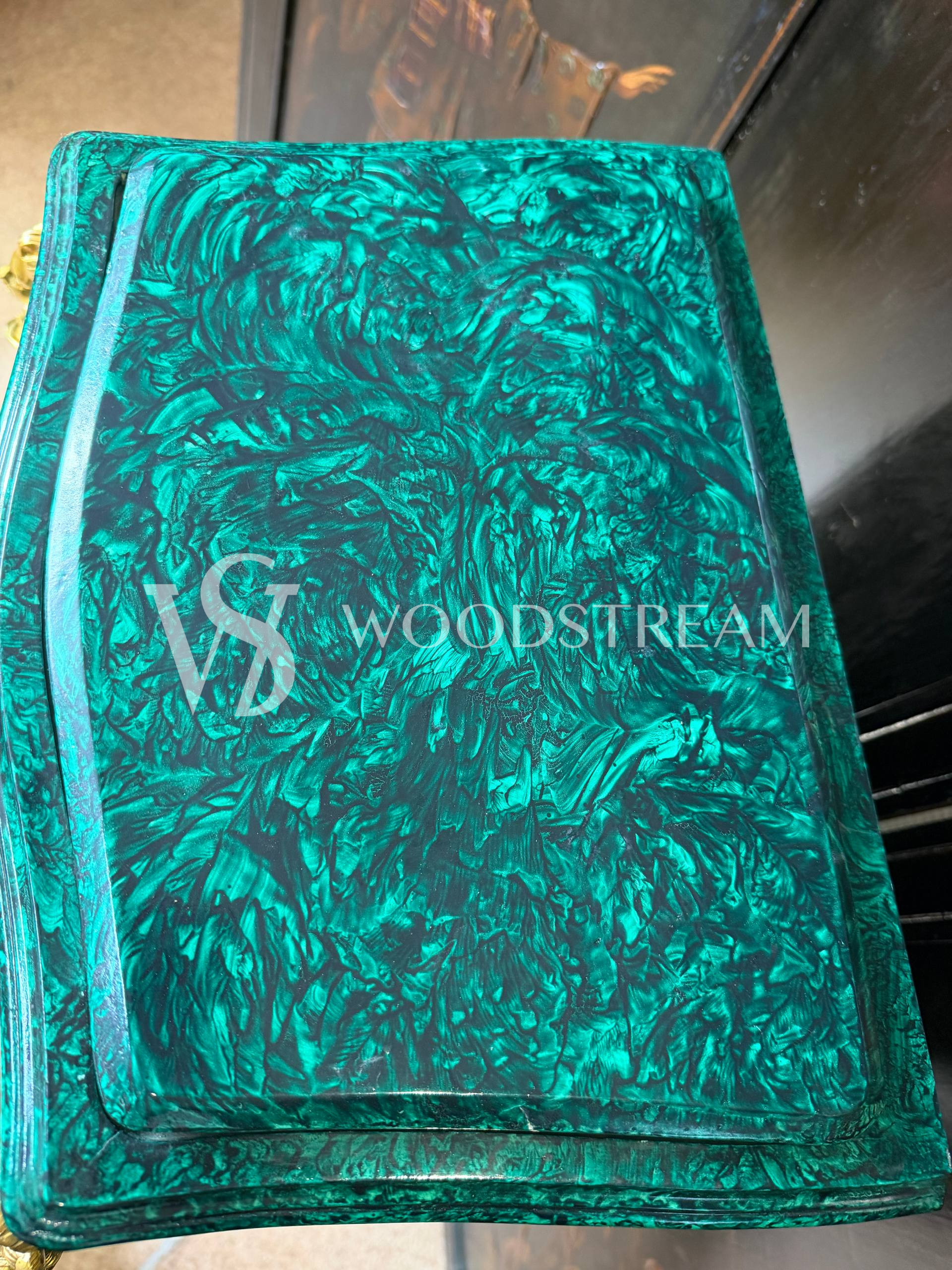 Витрина миниатюрная/Постамент в стиле Людовика XIV