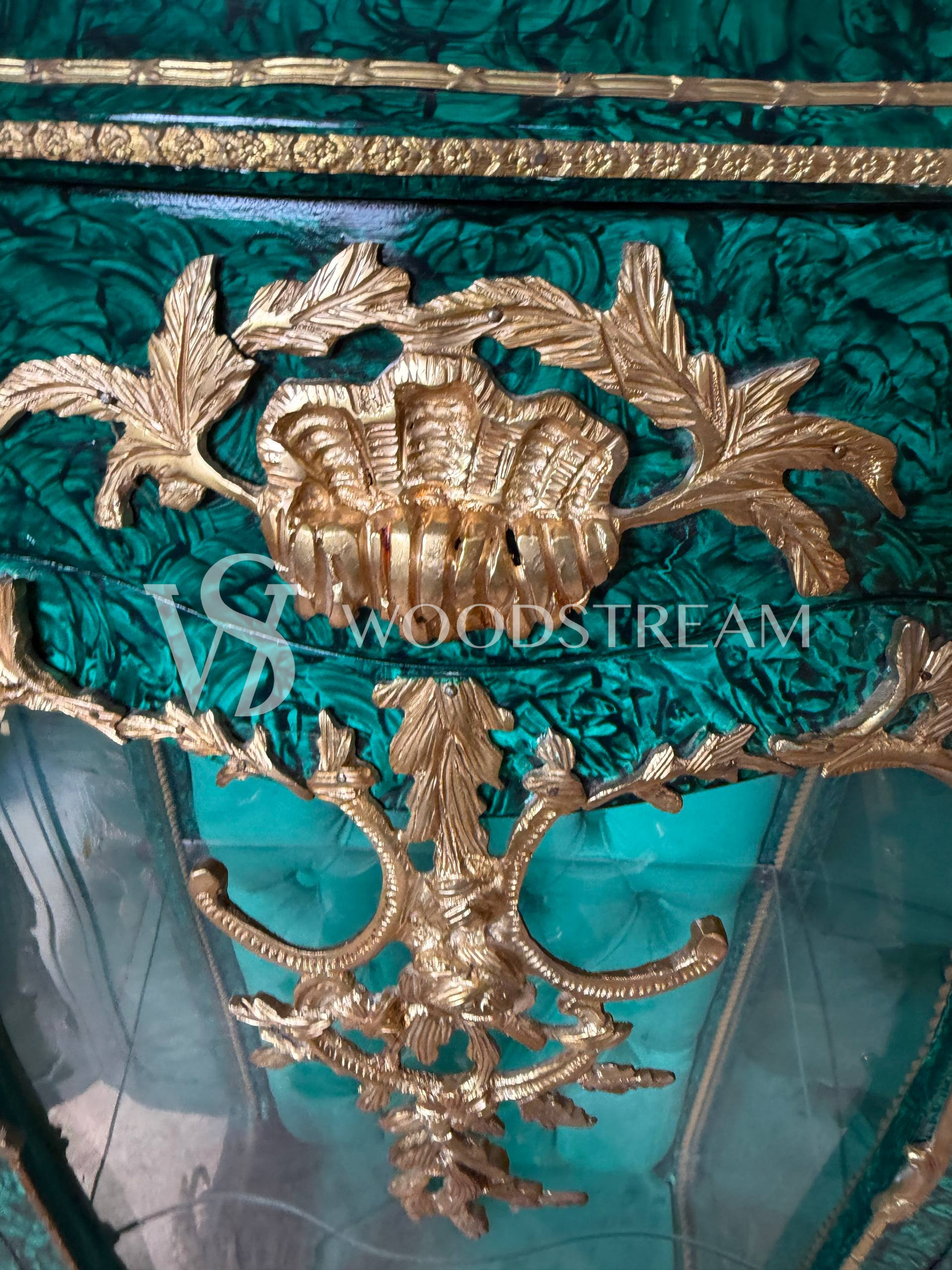 Витрина миниатюрная/Постамент в стиле Людовика XIV