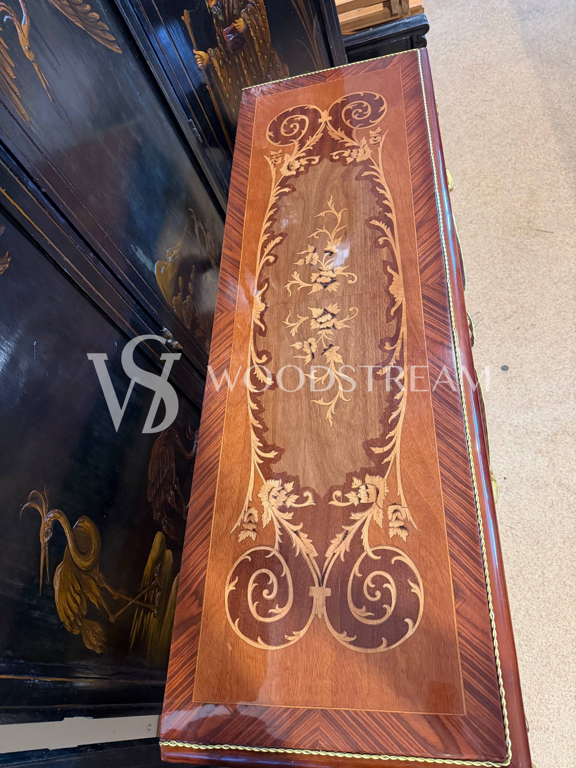 Консоль в стиле Людовика XIV