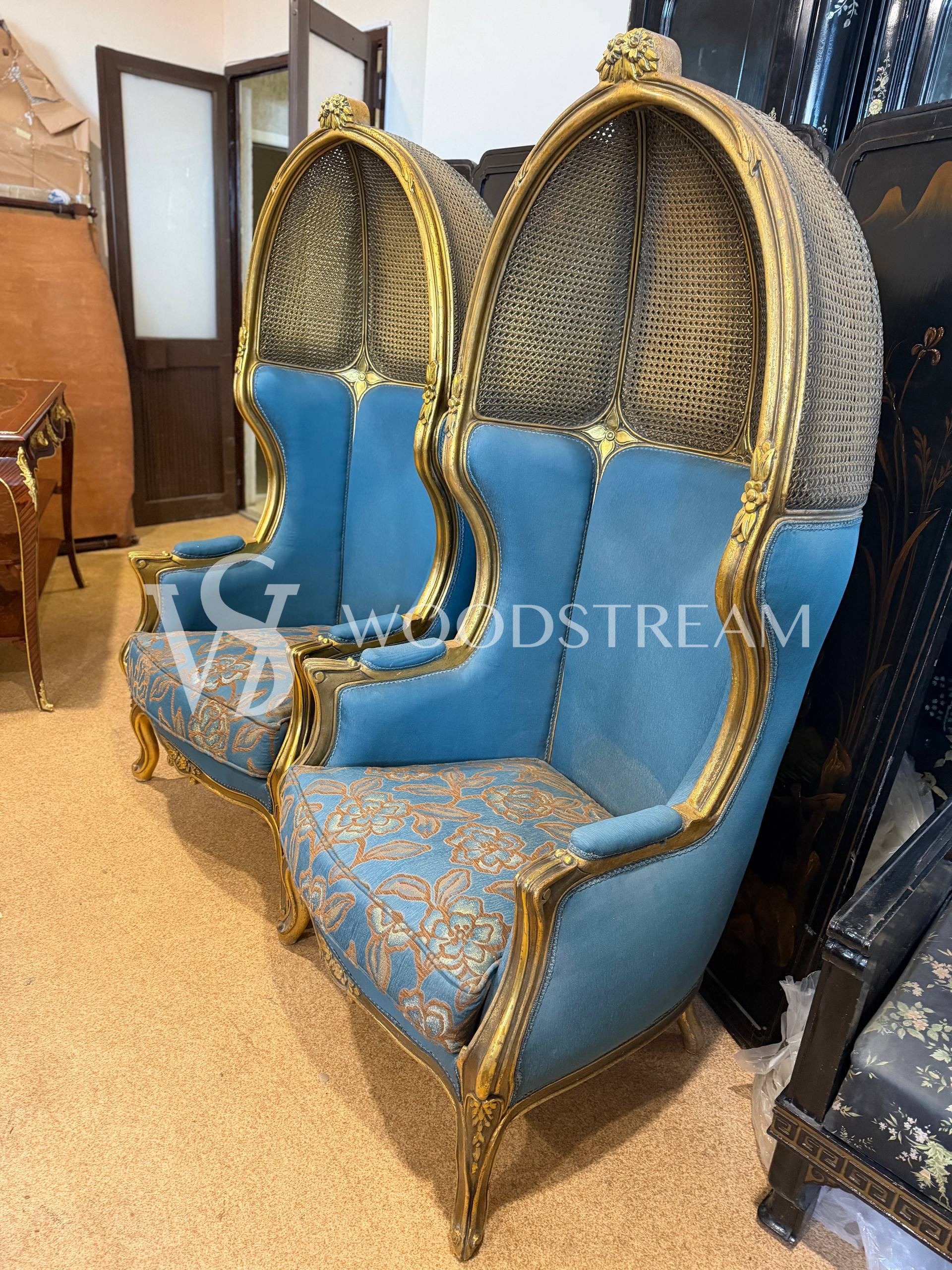 Кресло с капюшоном в стиле Людовика XV 2 штуки