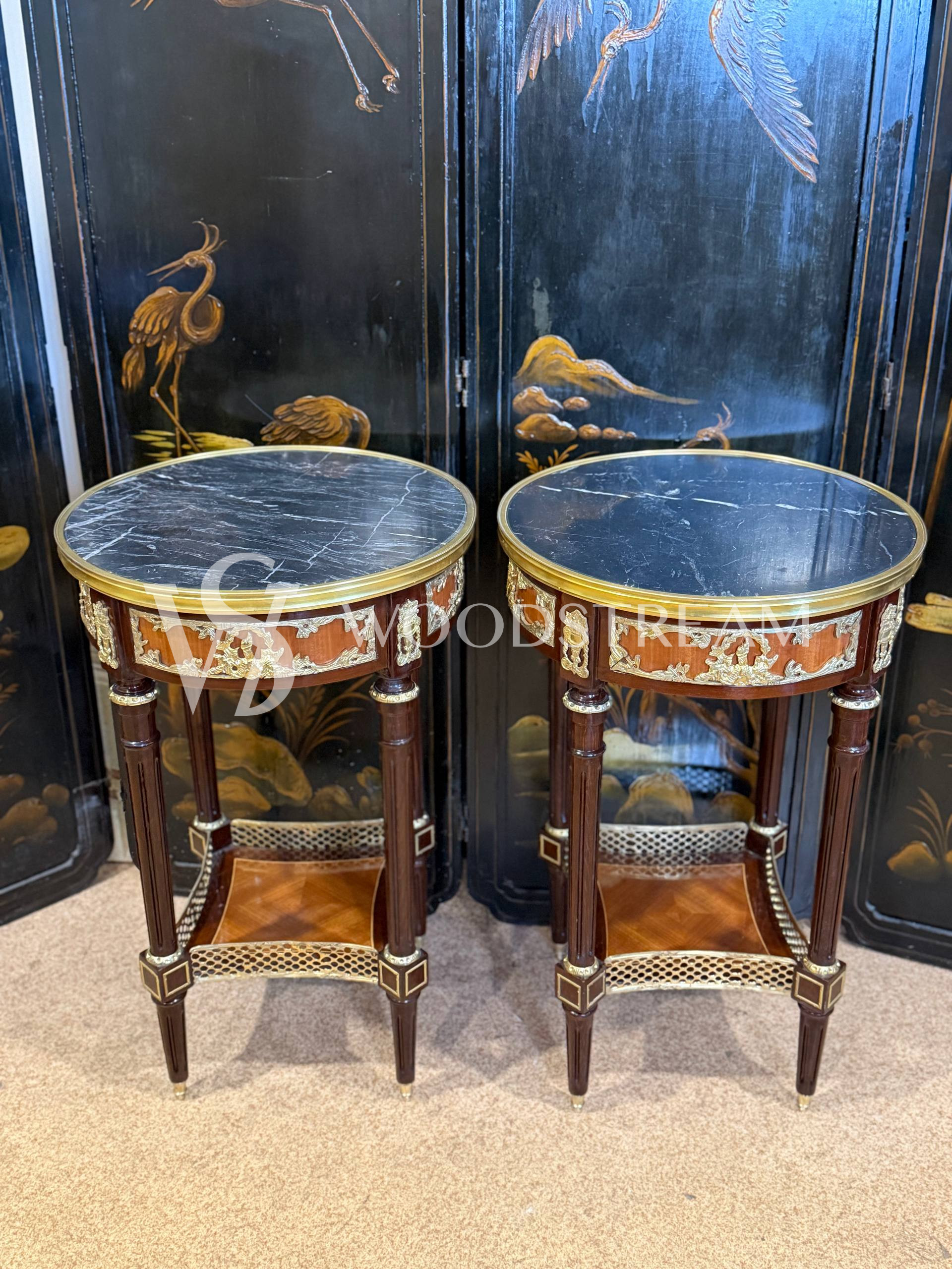 Стол/Подставка в стиле Людовика XVI