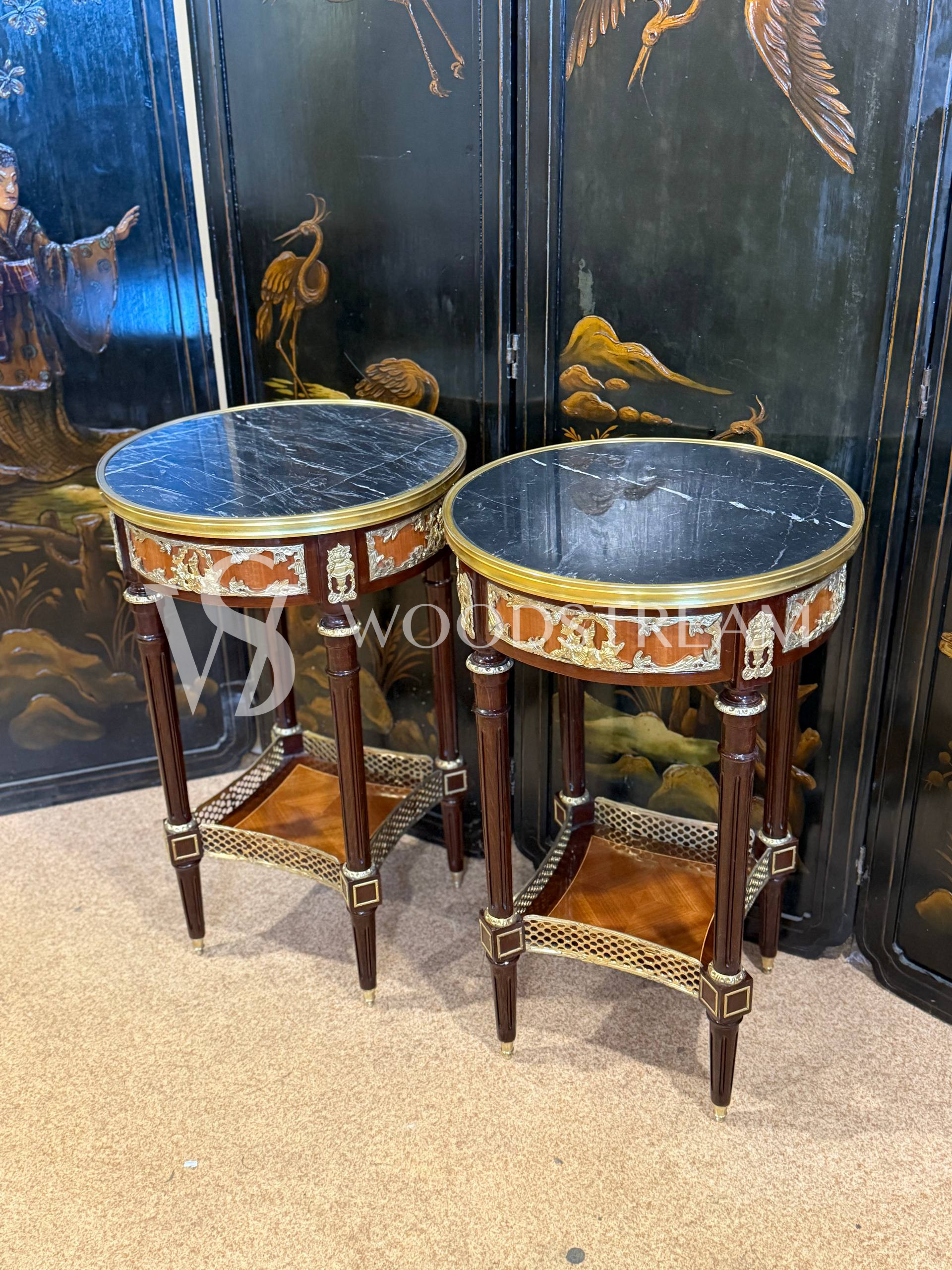 Стол/Подставка в стиле Людовика XVI