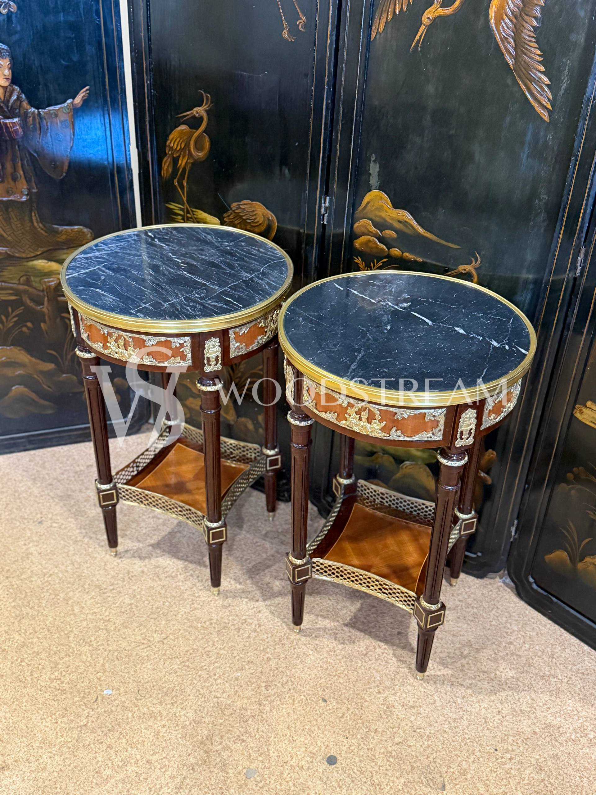 Стол/Подставка в стиле Людовика XVI