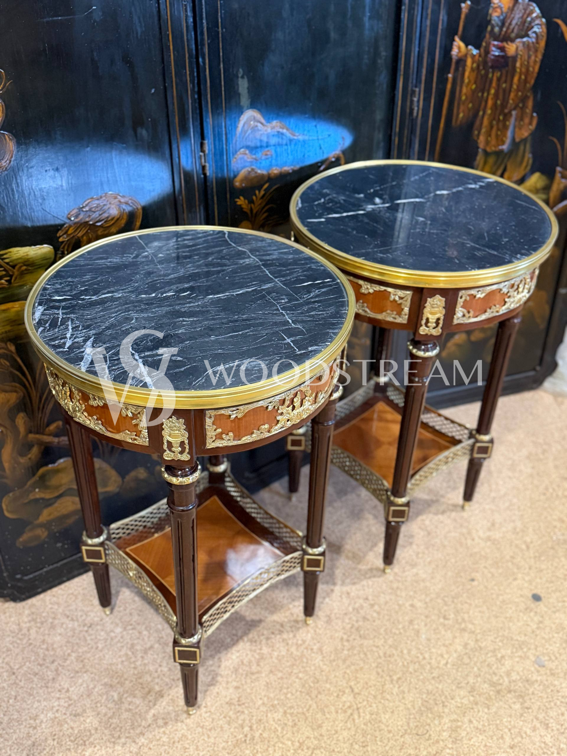 Стол/Подставка в стиле Людовика XVI