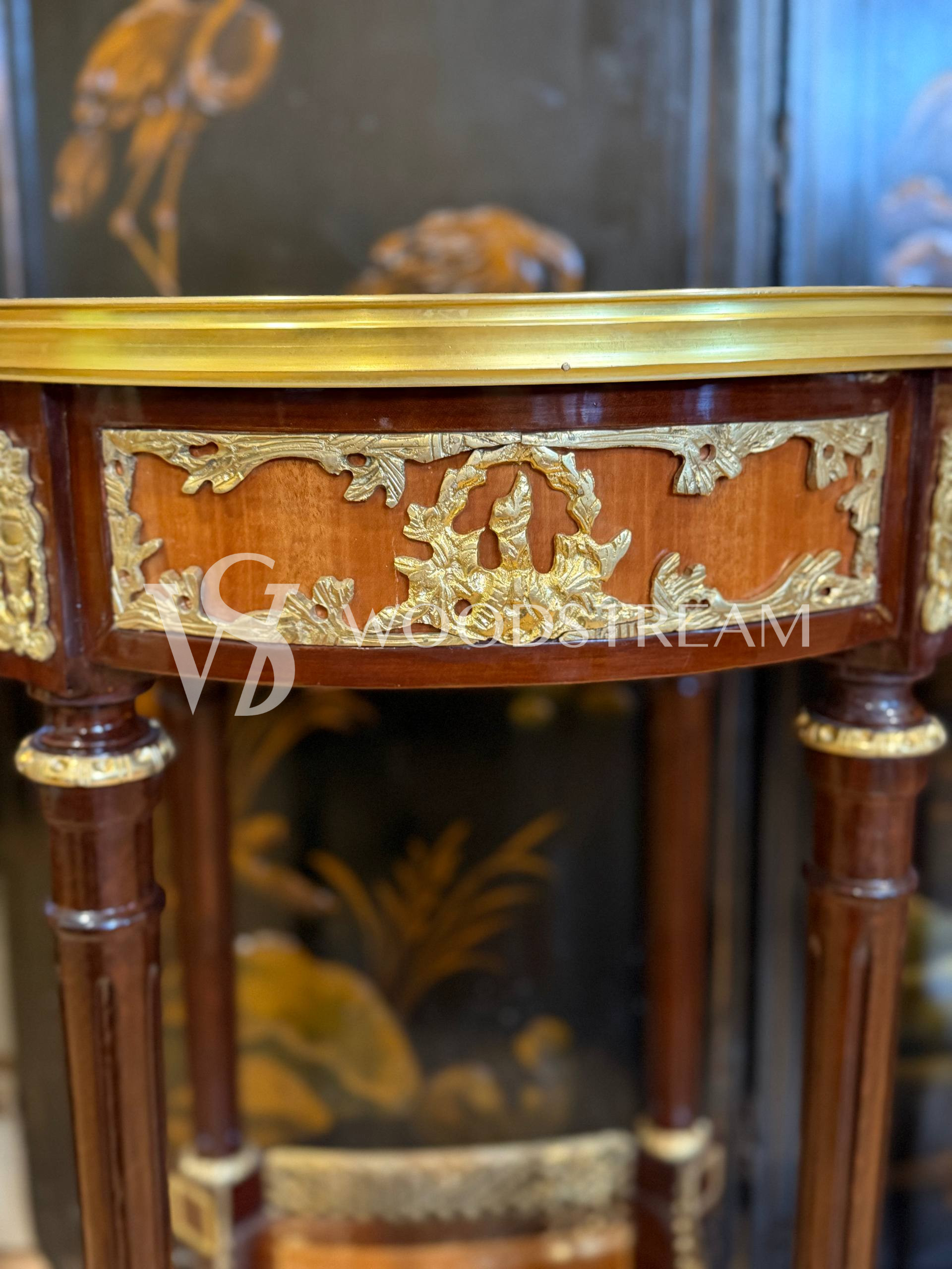 Стол/Подставка в стиле Людовика XVI