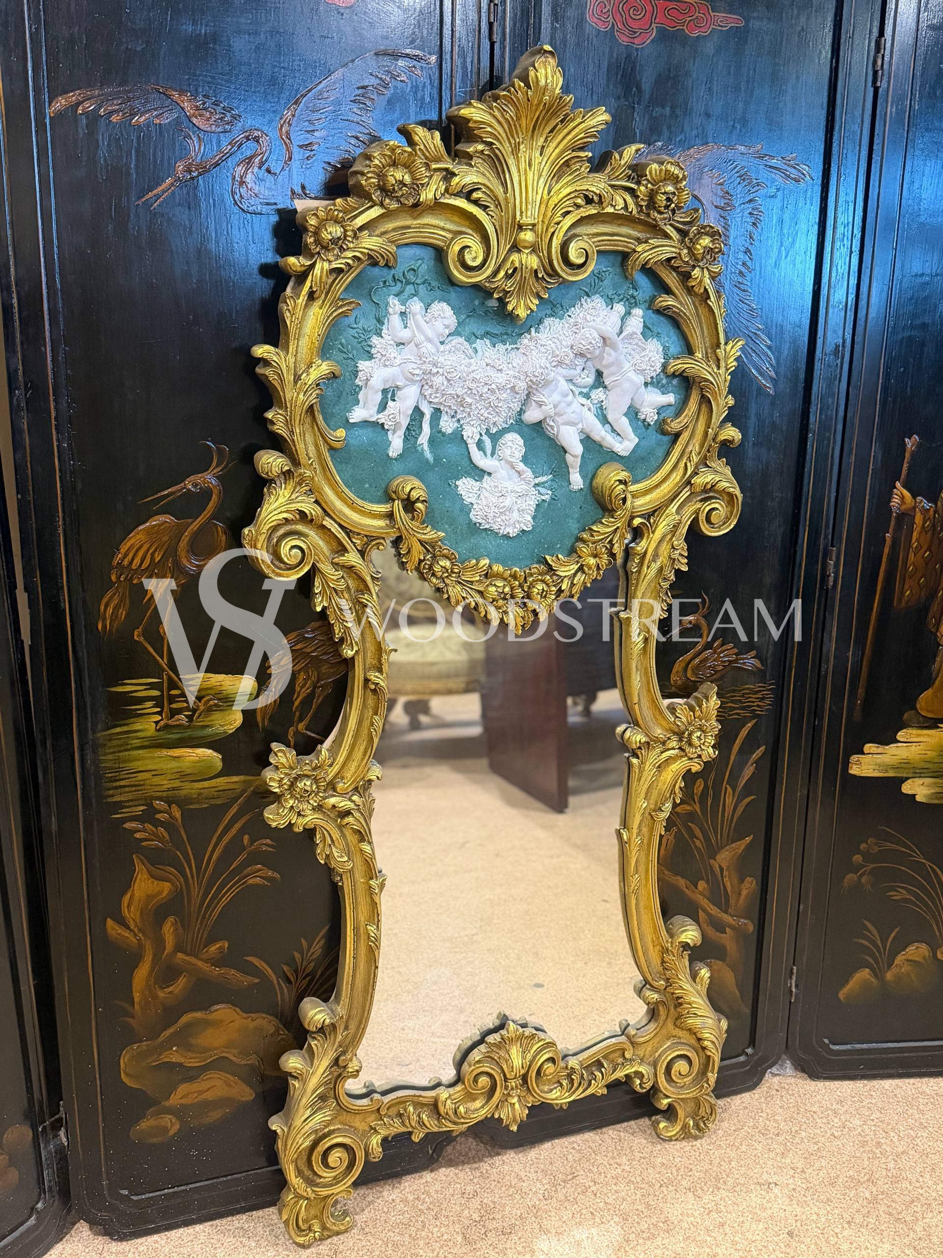 Зеркало настенное с барельефом  стиле венецианского барокко