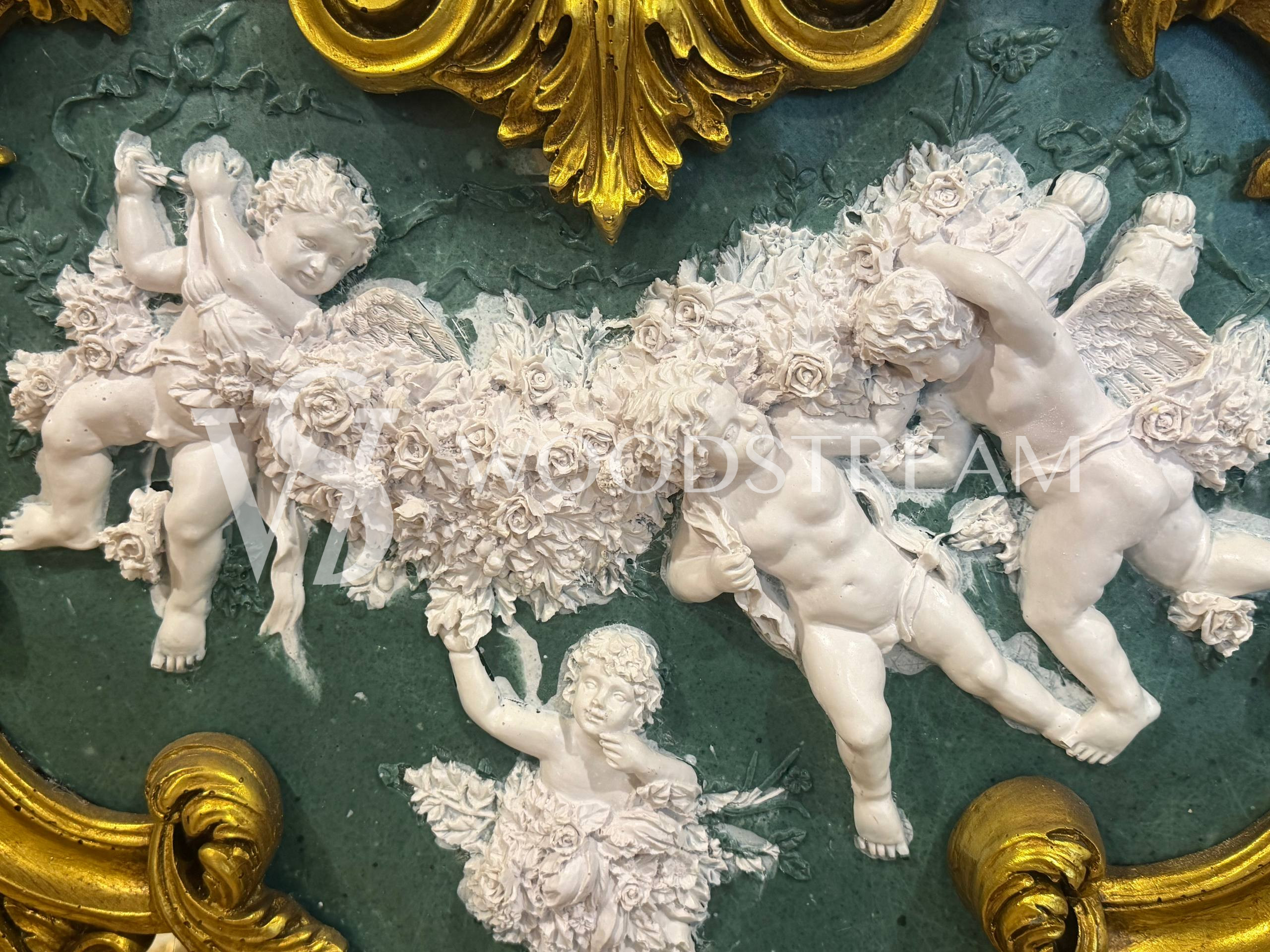 Зеркало настенное с барельефом  стиле венецианского барокко