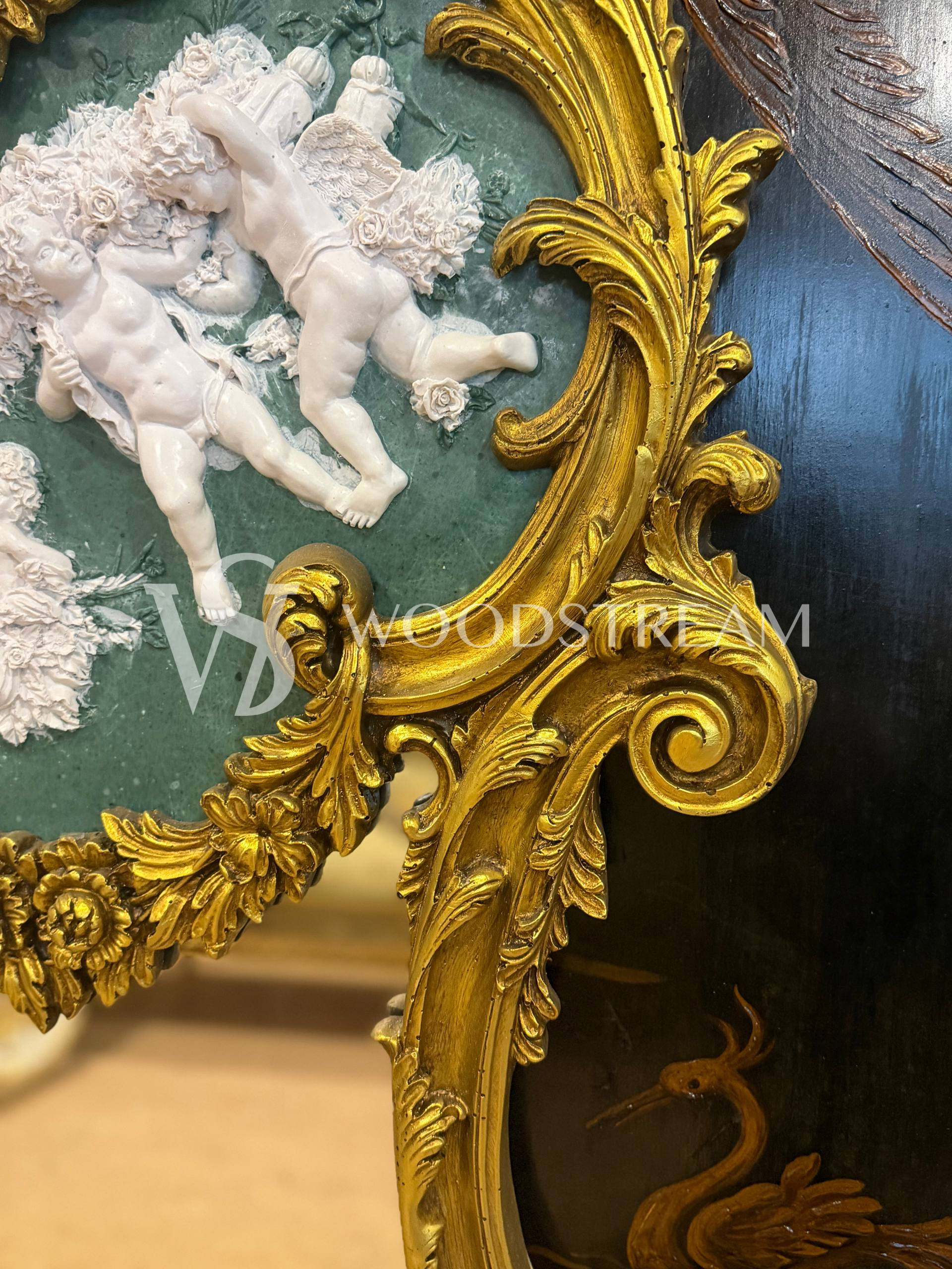 Зеркало настенное с барельефом  стиле венецианского барокко