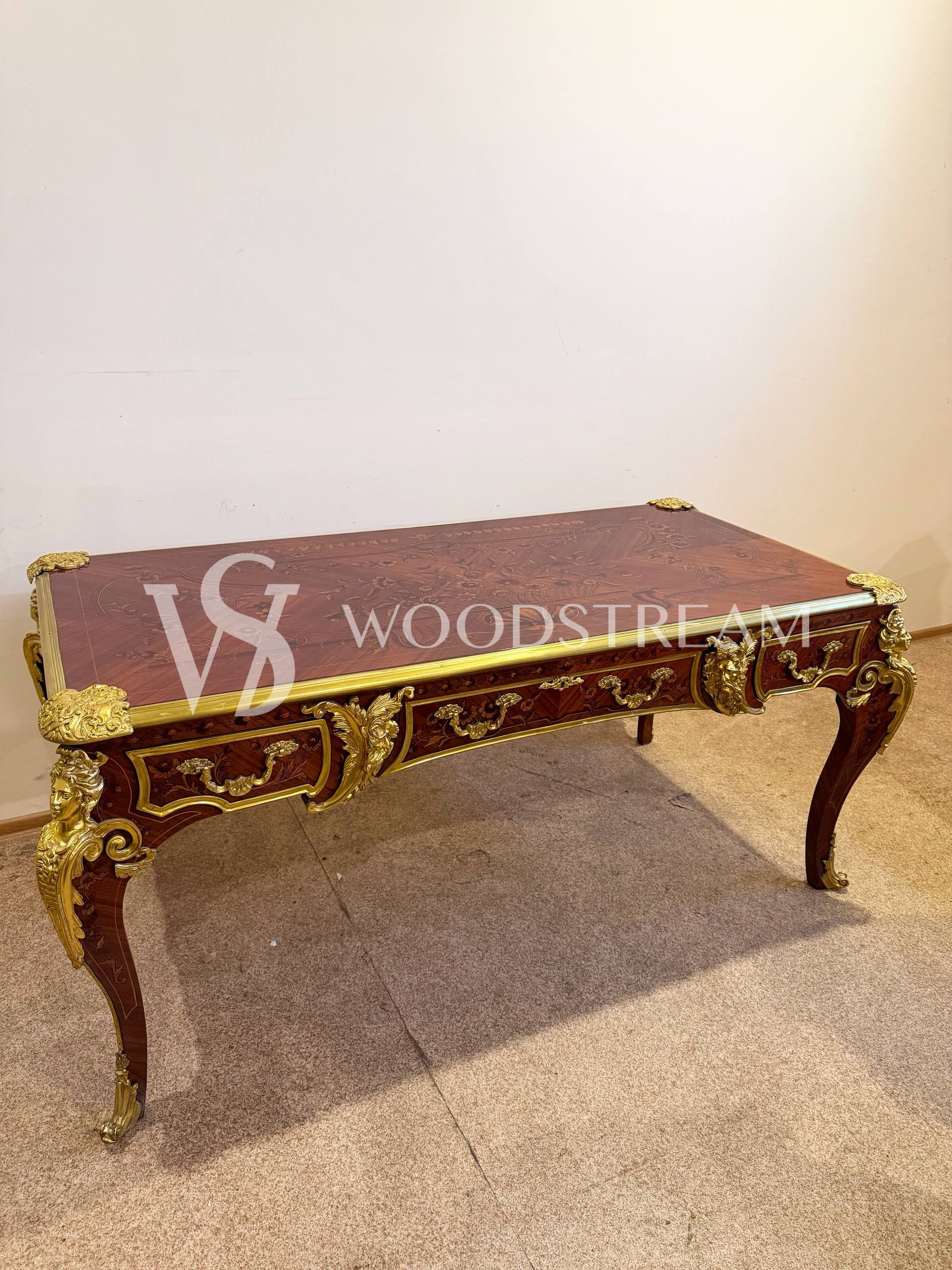 Стол письменный в стиле Людовика XIV