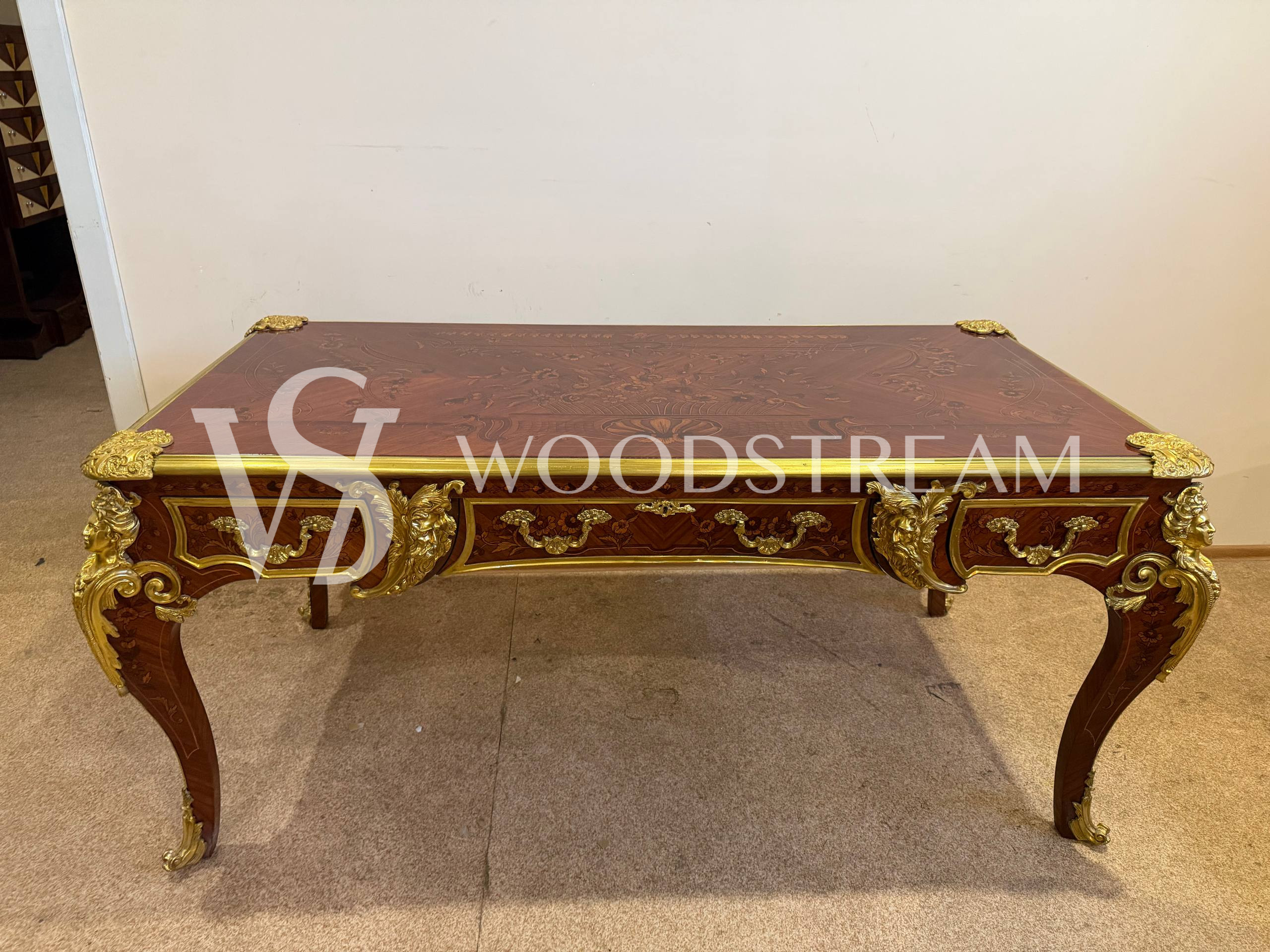 Стол письменный в стиле Людовика XIV