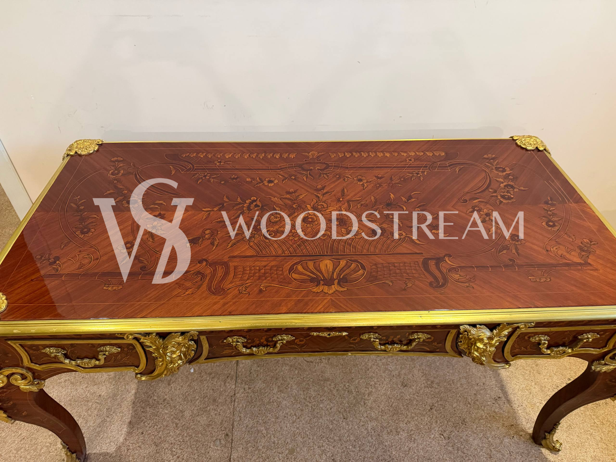 Стол письменный в стиле Людовика XIV