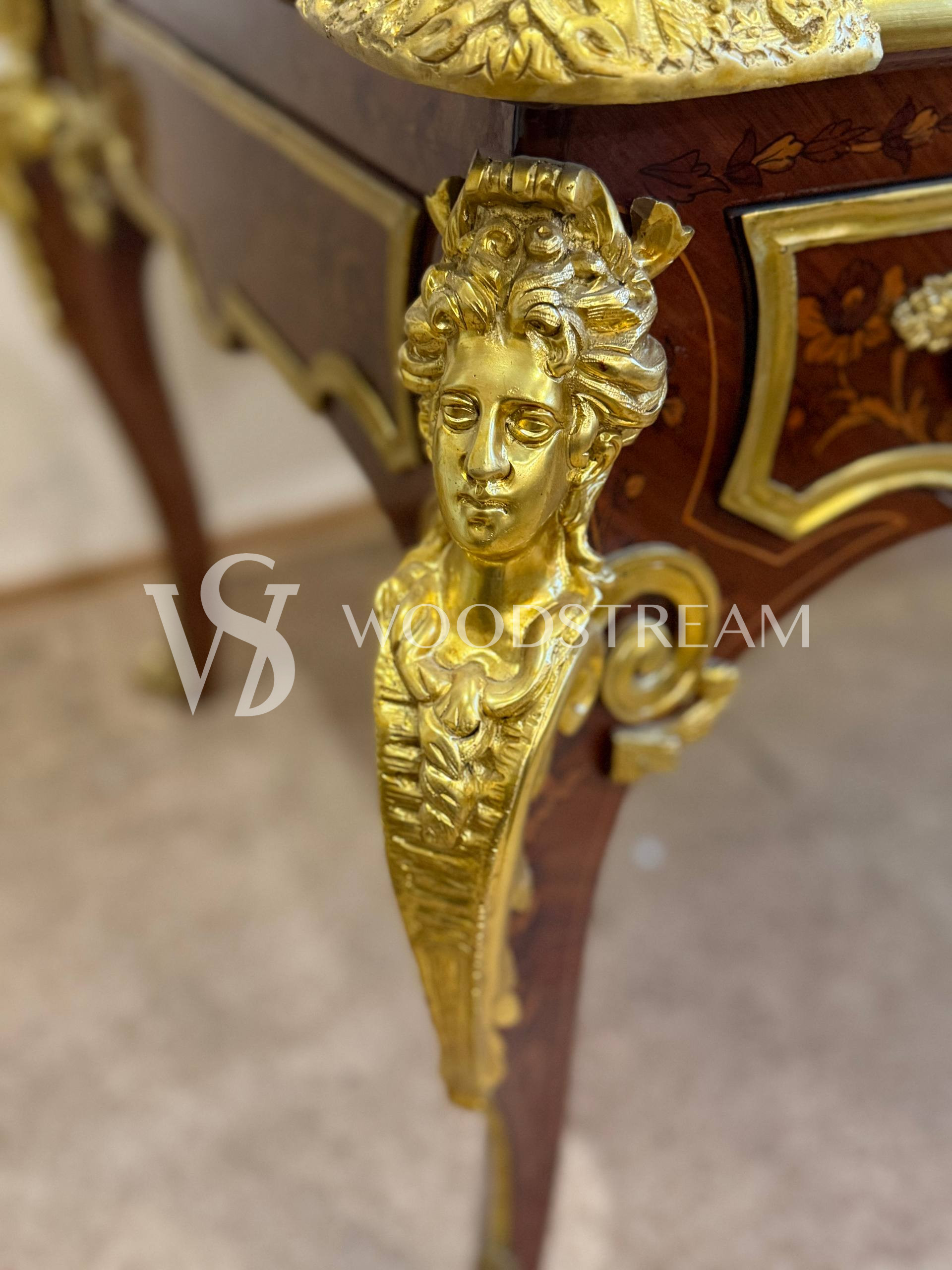 Стол письменный в стиле Людовика XIV