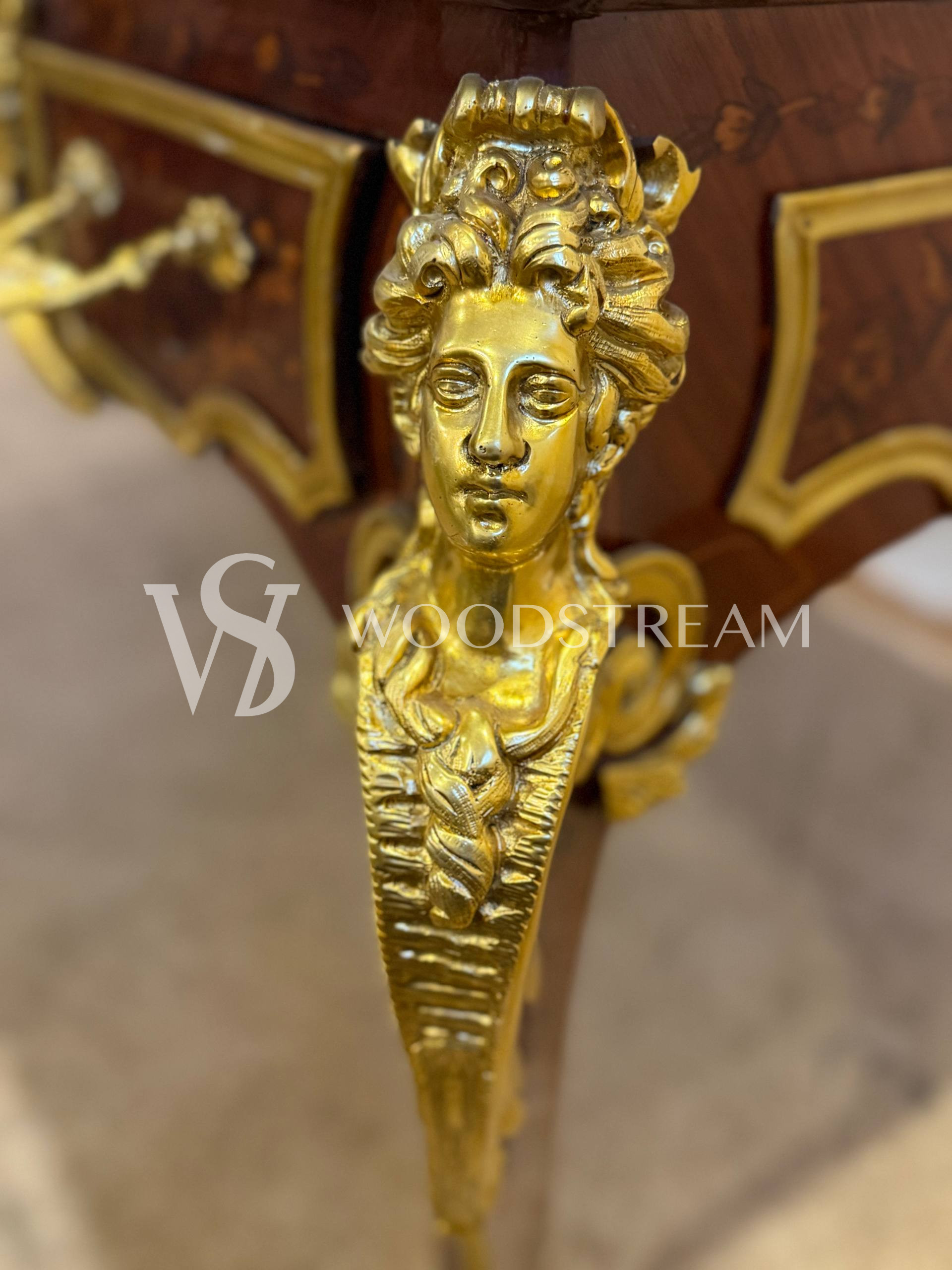 Стол письменный в стиле Людовика XIV