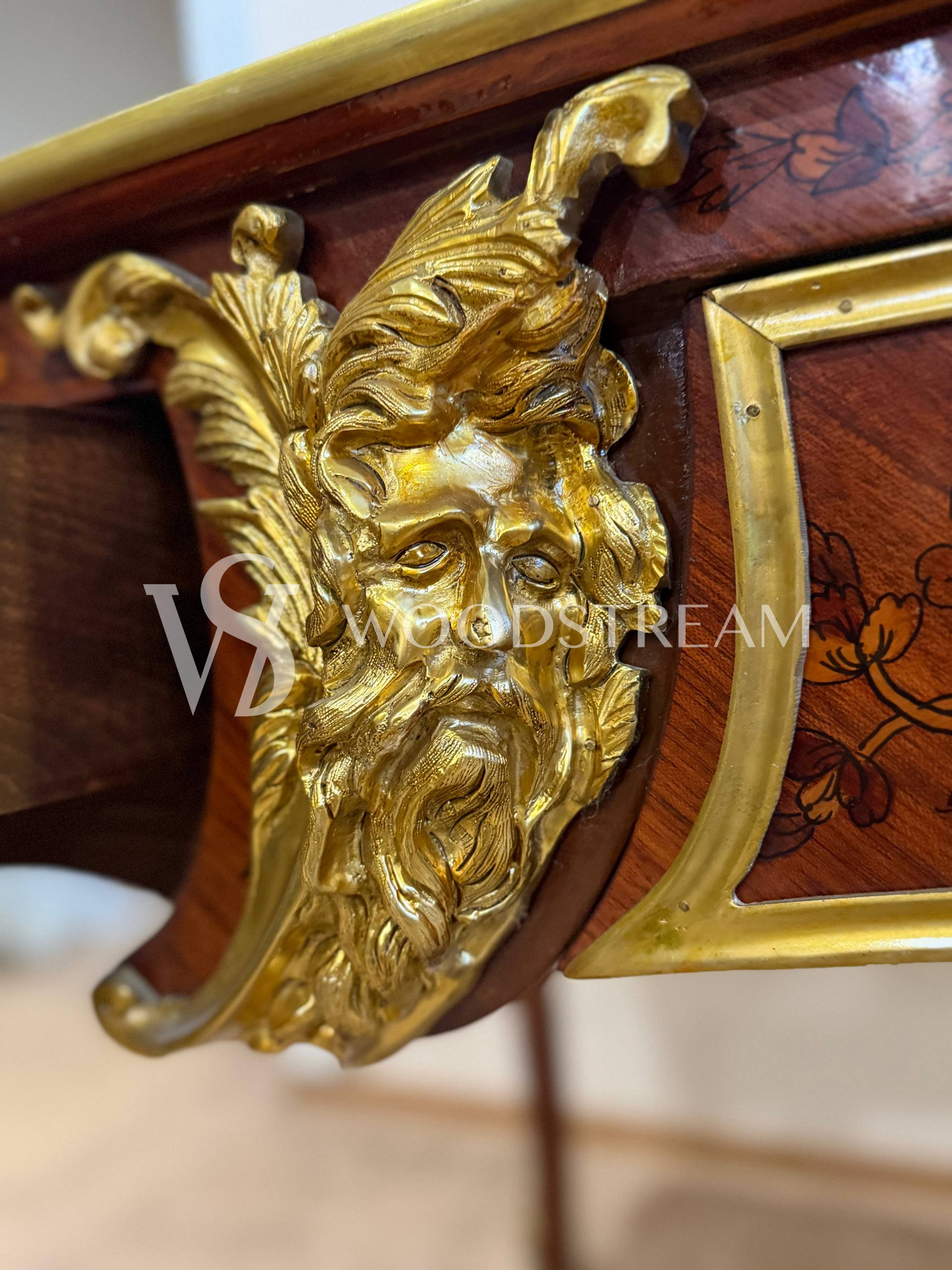 Стол письменный в стиле Людовика XIV