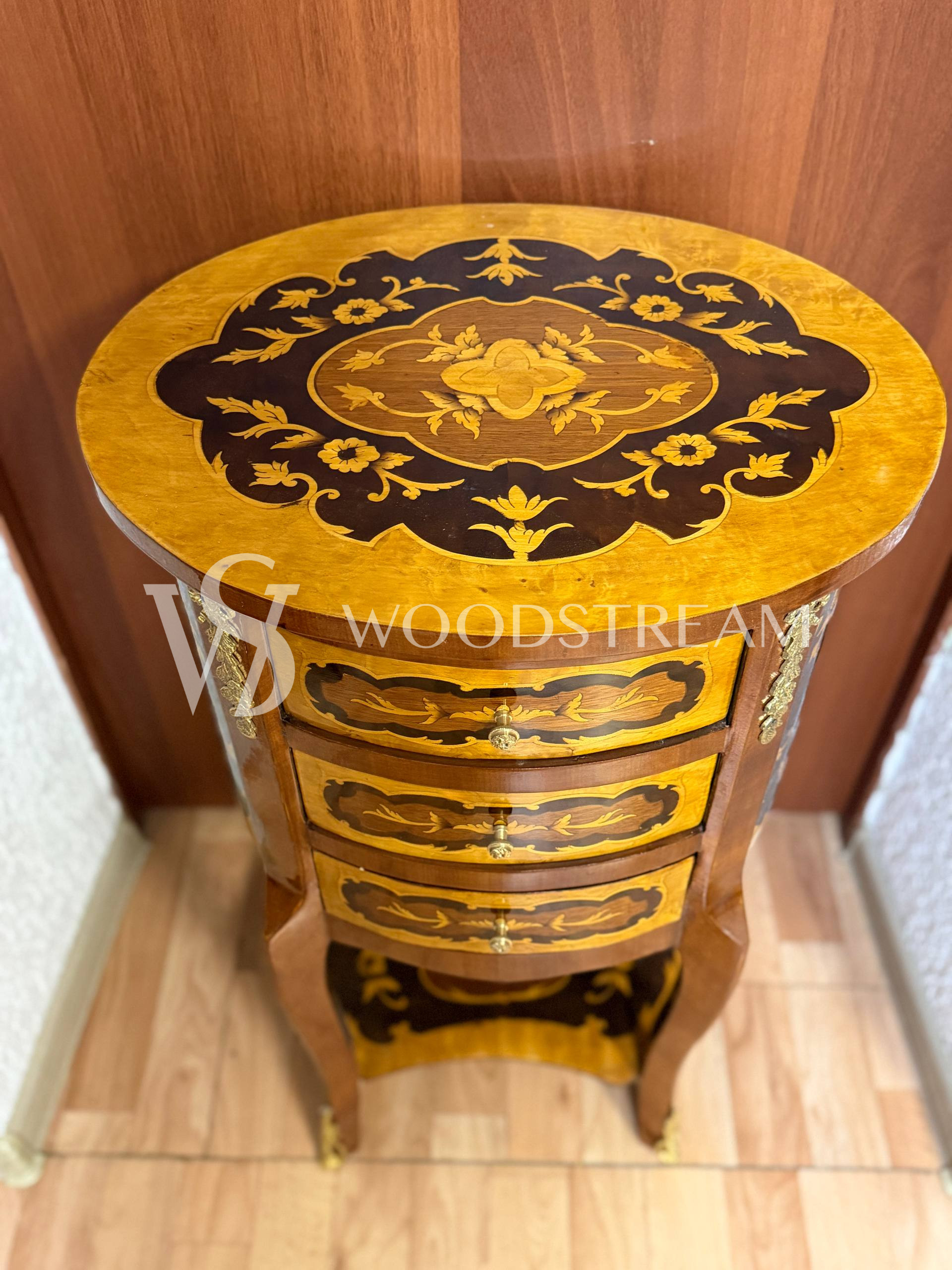 Тумба в стиле Людовика XIV