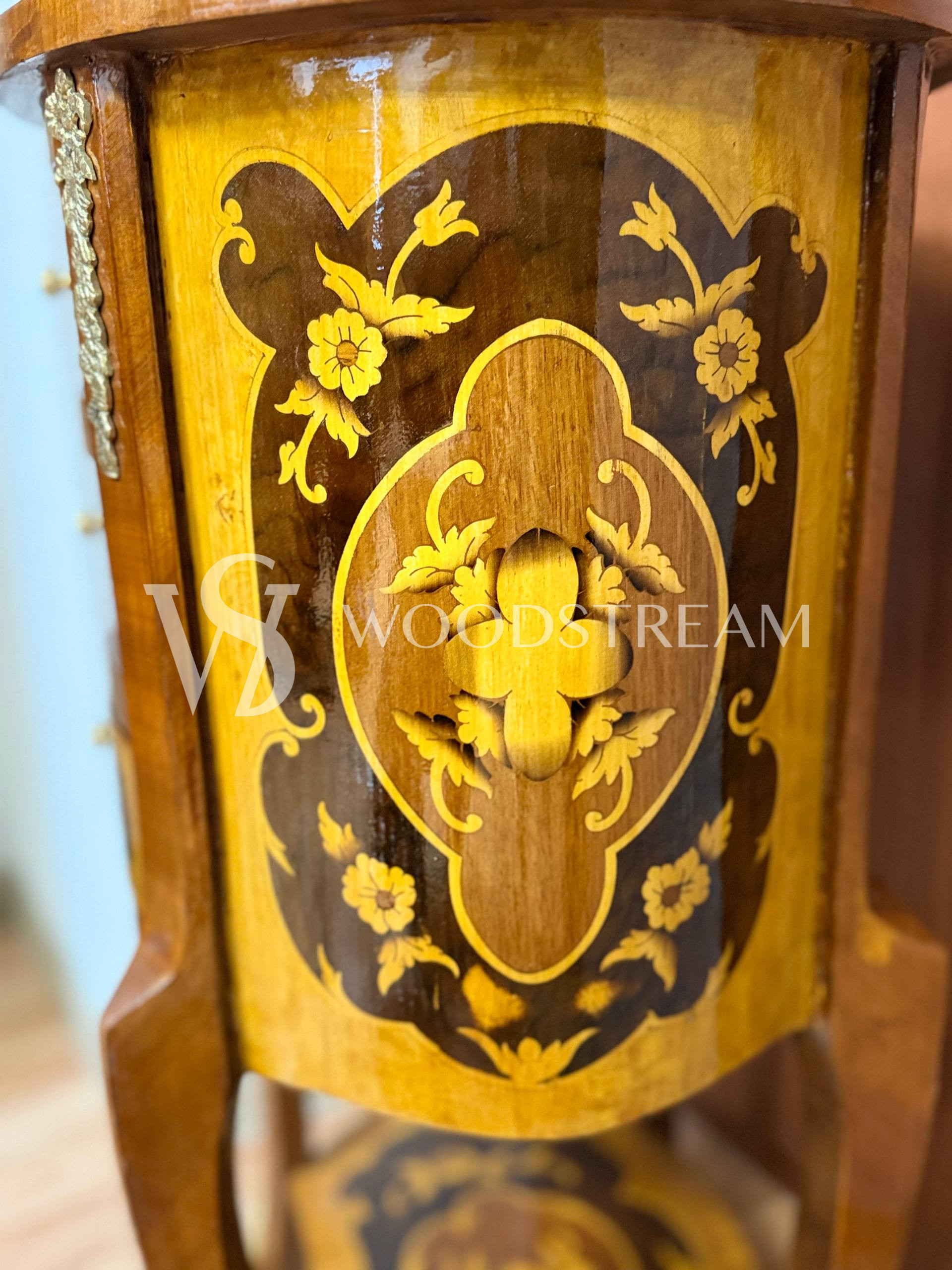 Тумба в стиле Людовика XIV