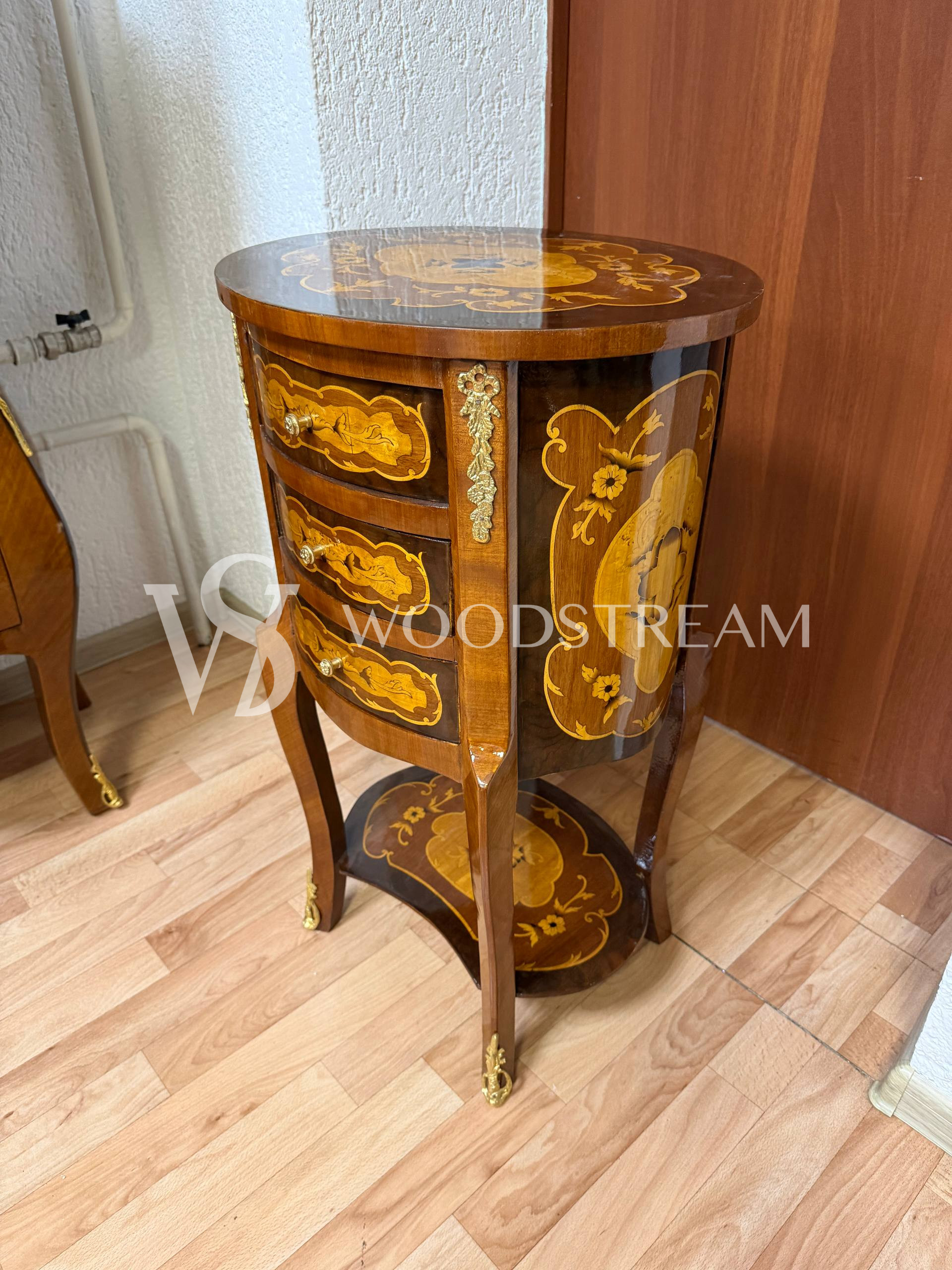 Тумба в стиле Людовика XIV