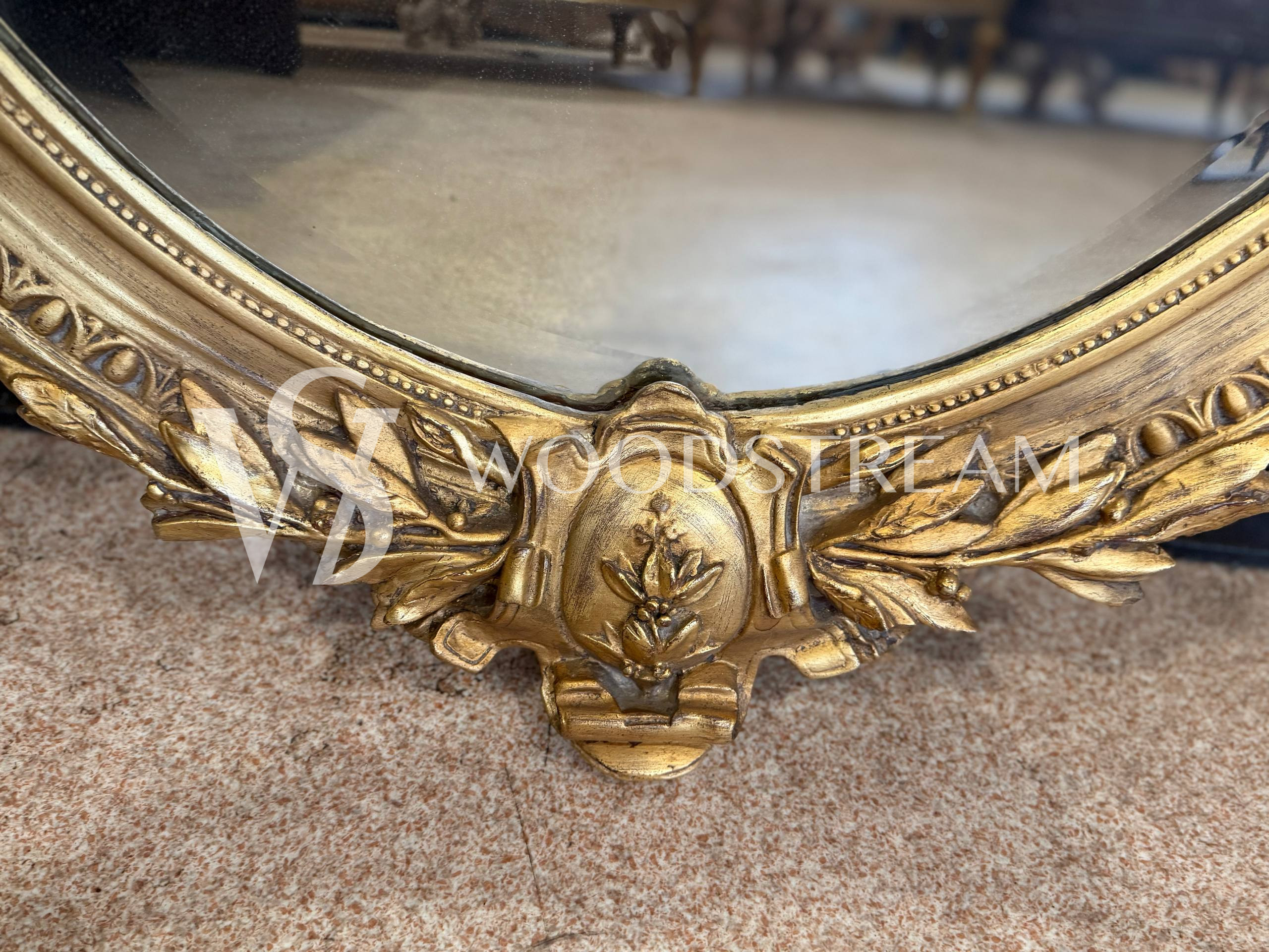 Зеркало настенное в стиле Людовика XVI