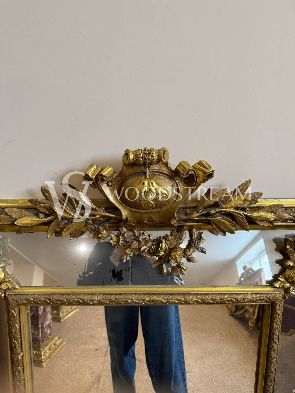 Зеркало настенное в стиле Людовика XVI