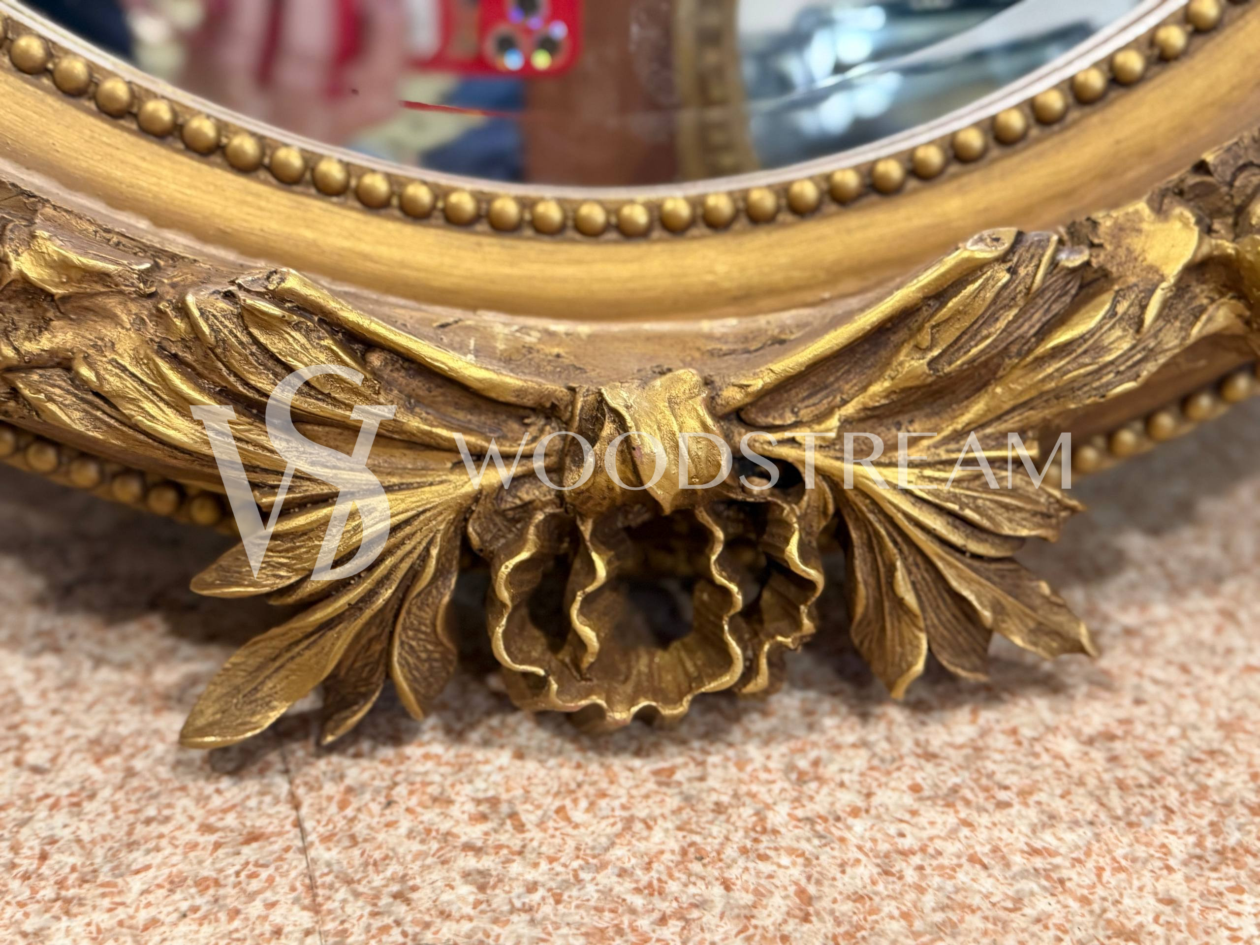 Зеркало настенное в стиле венецианского барокко с путти