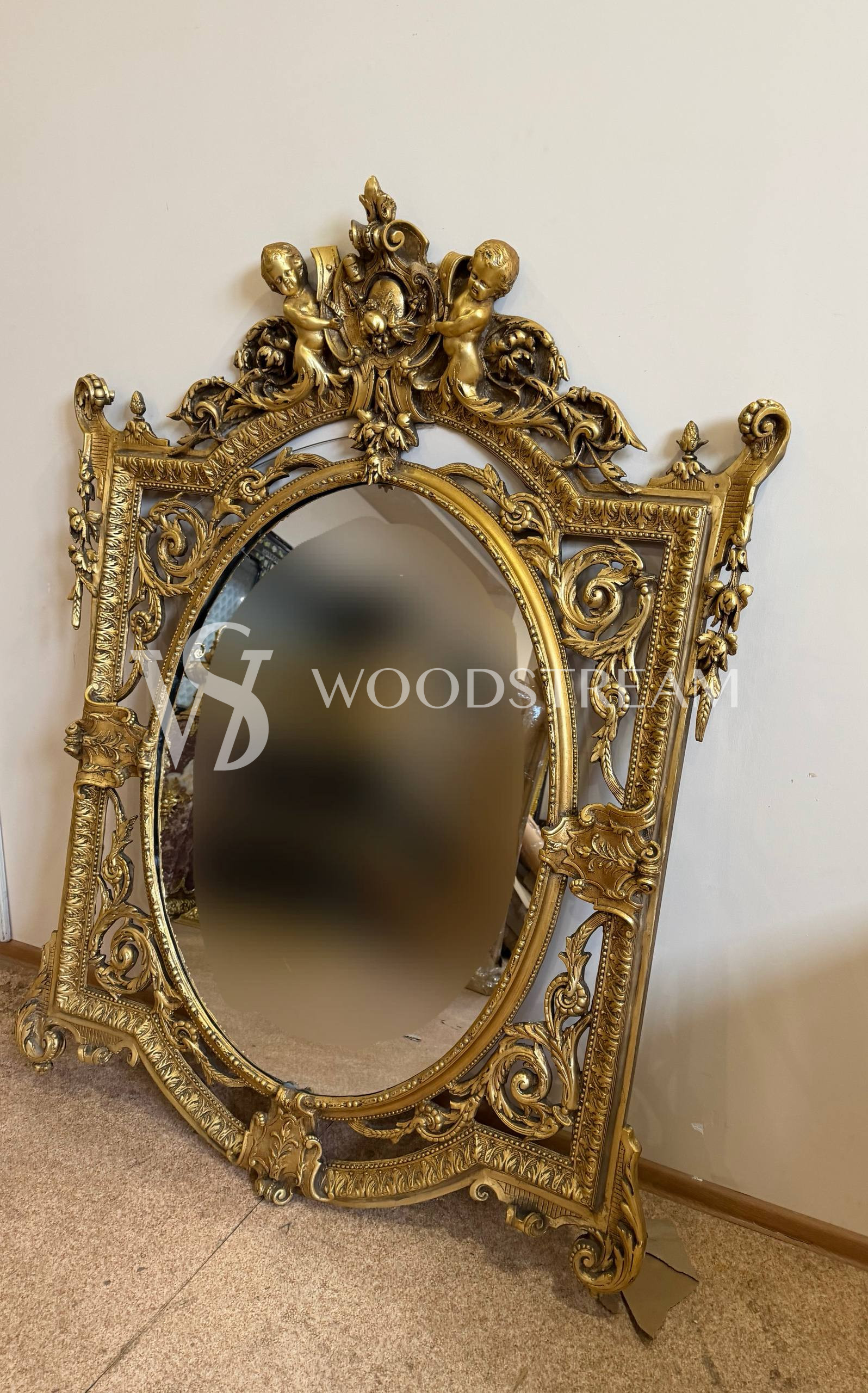 Зеркало настенное в стиле венецианского барокко с путти