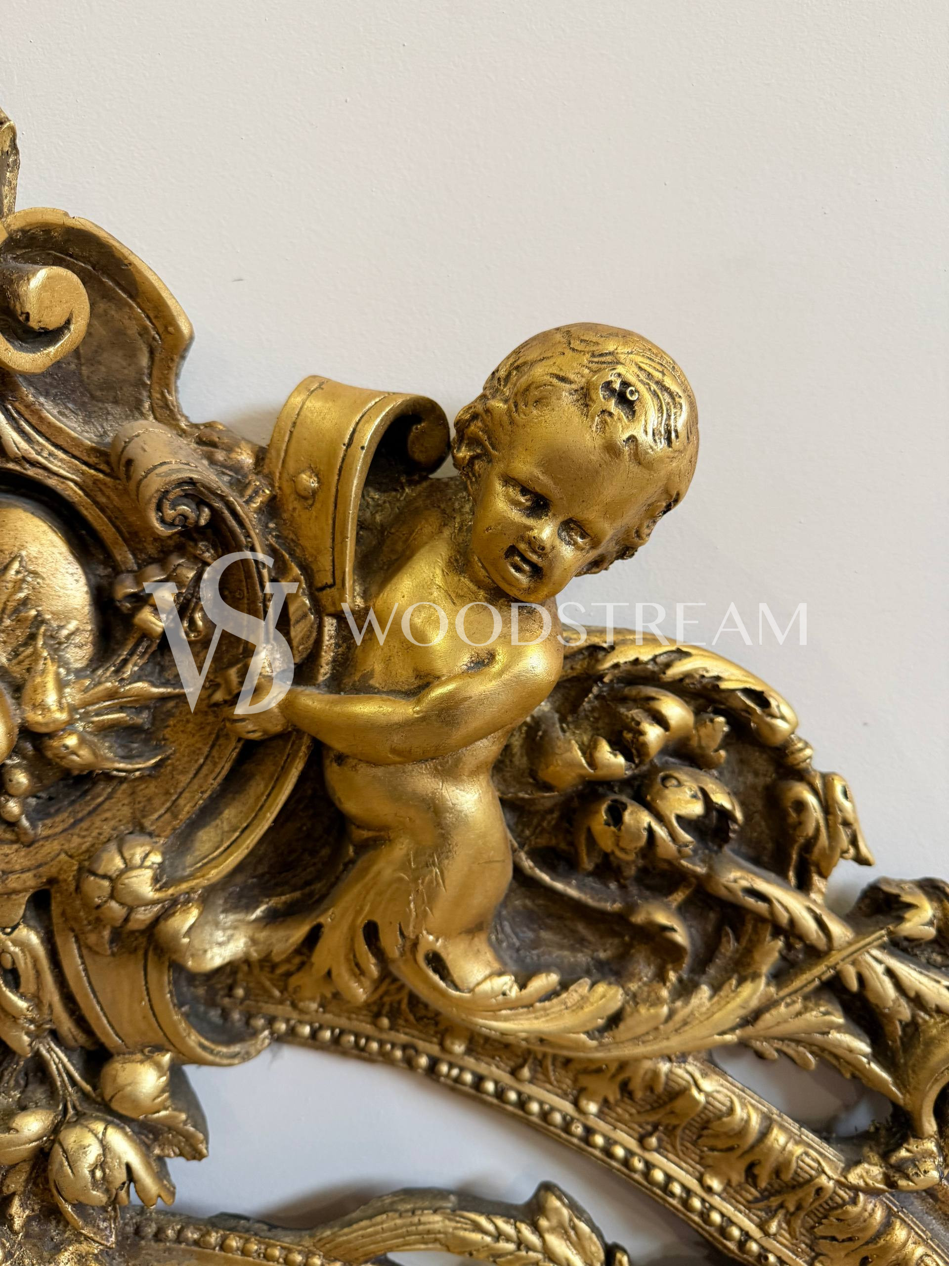 Зеркало настенное в стиле венецианского барокко с путти