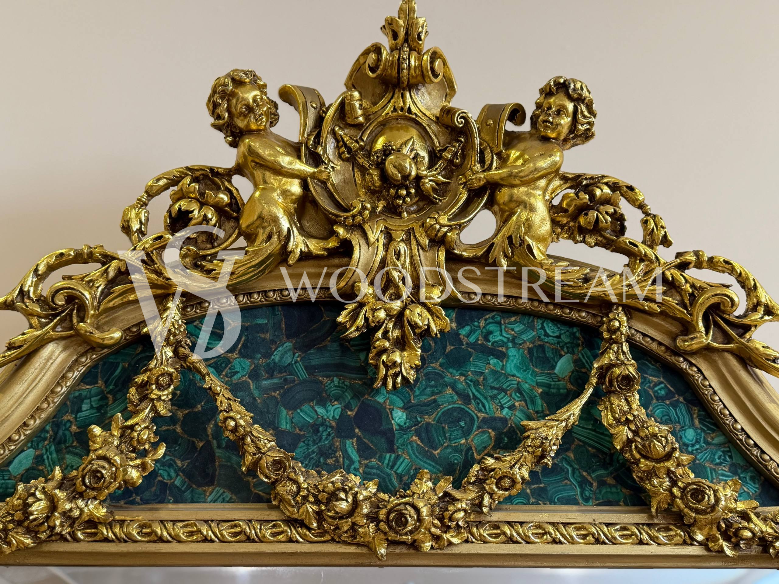 Зеркало настенное в стиле Людовика XVI с путти