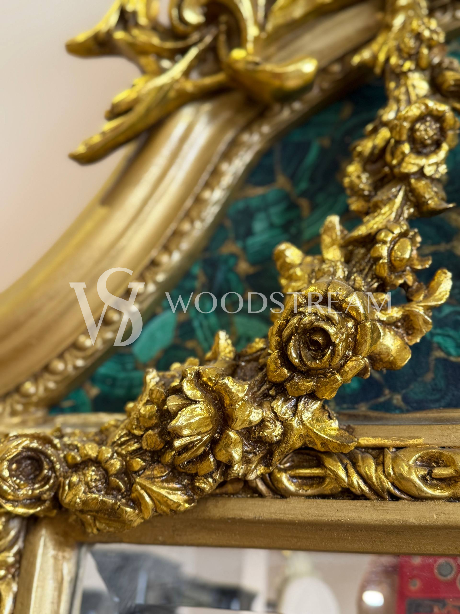 Зеркало настенное в стиле Людовика XVI с путти