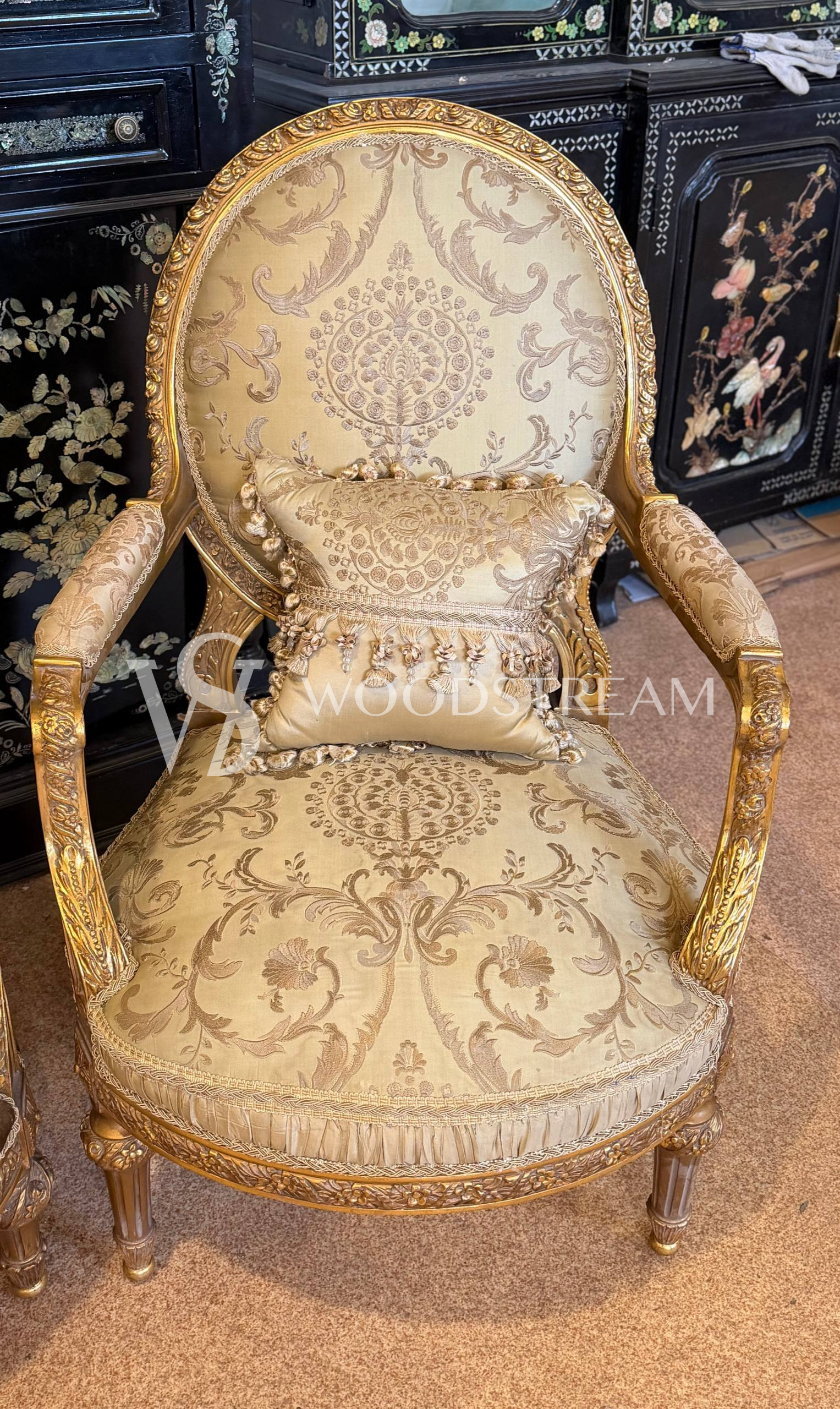 Комплект мягкой мебели для гостиной в стиле Людовика XVI