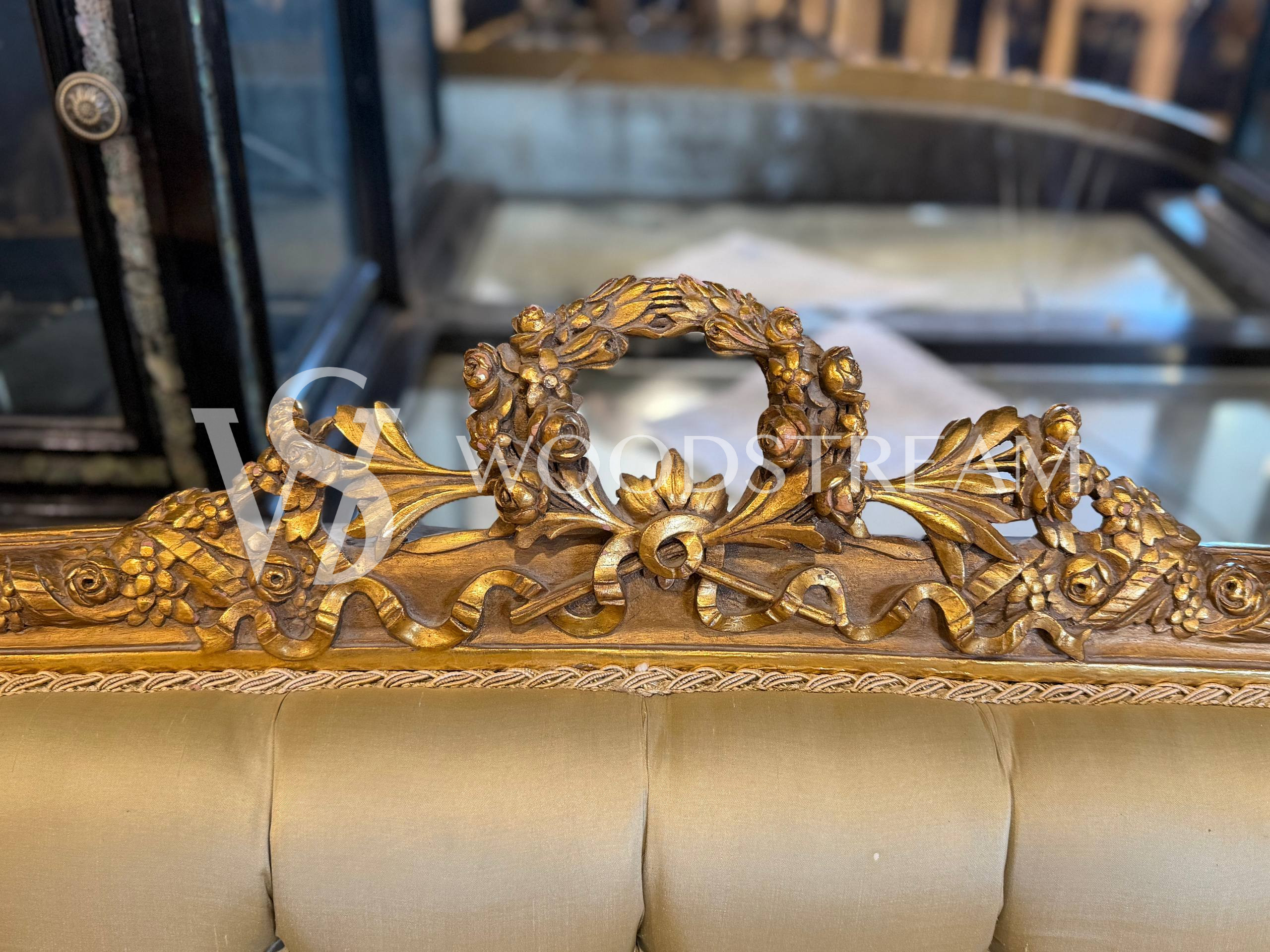 Комплект мягкой мебели для гостиной в стиле Людовика XVI