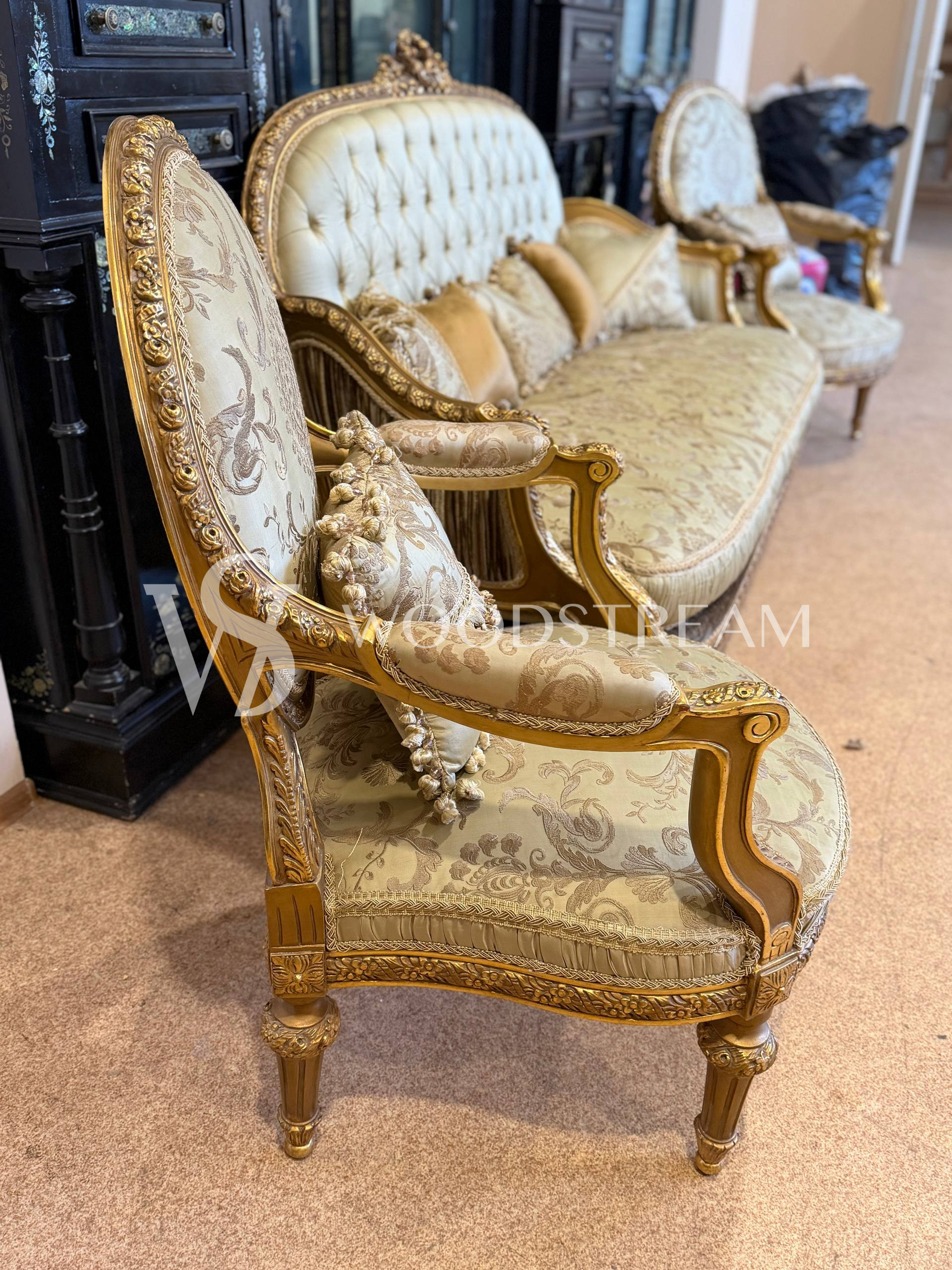 Комплект мягкой мебели для гостиной в стиле Людовика XVI