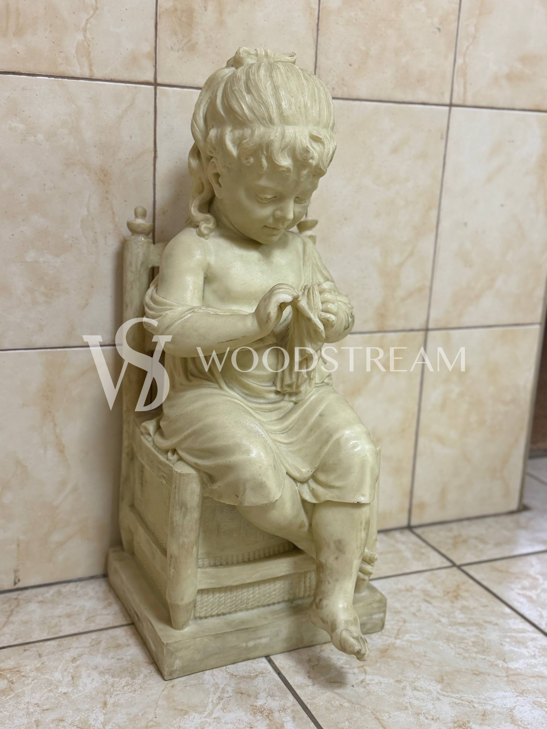 Статуэтка/Скульптура Девочка