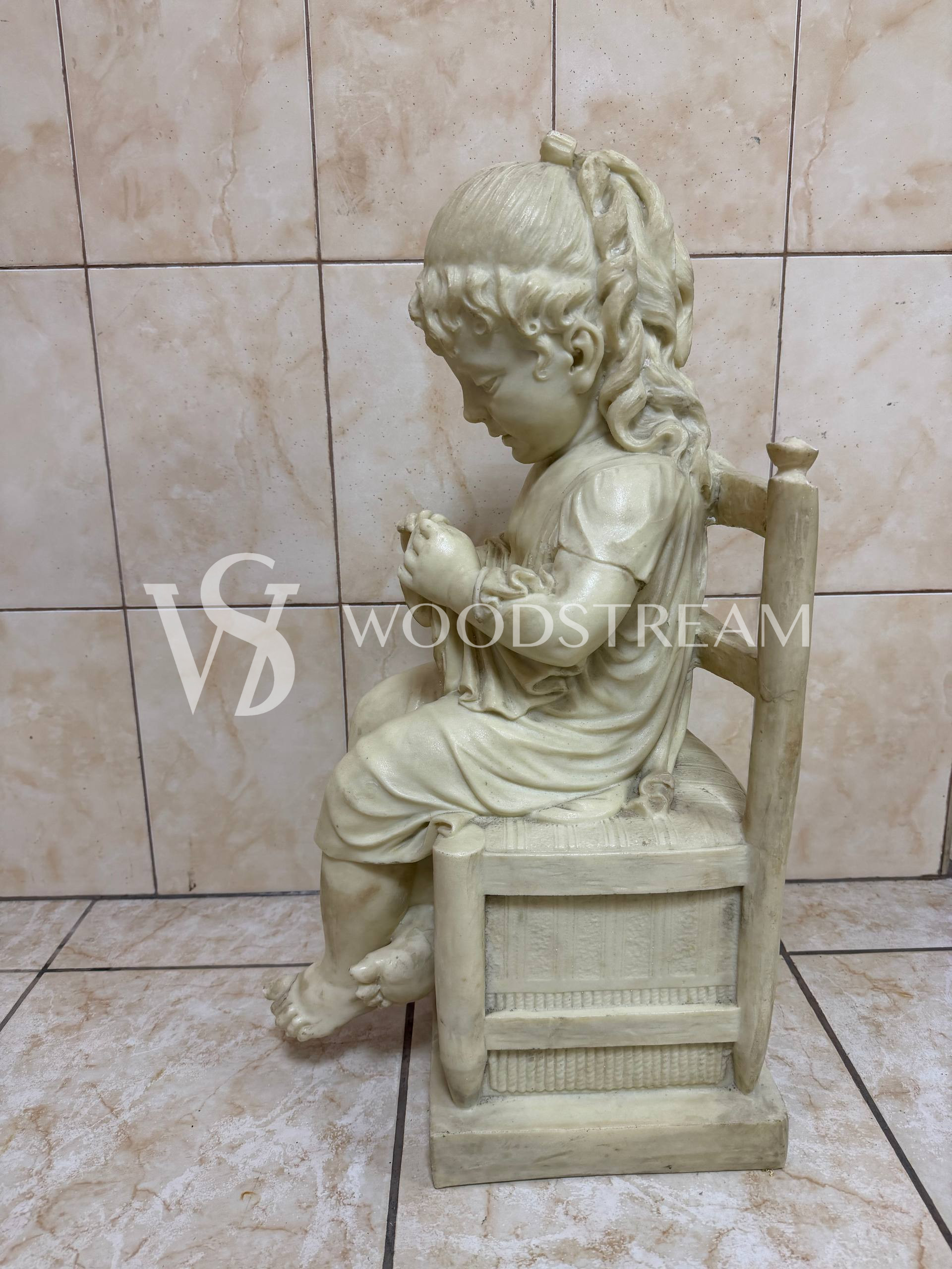 Статуэтка/Скульптура Девочка