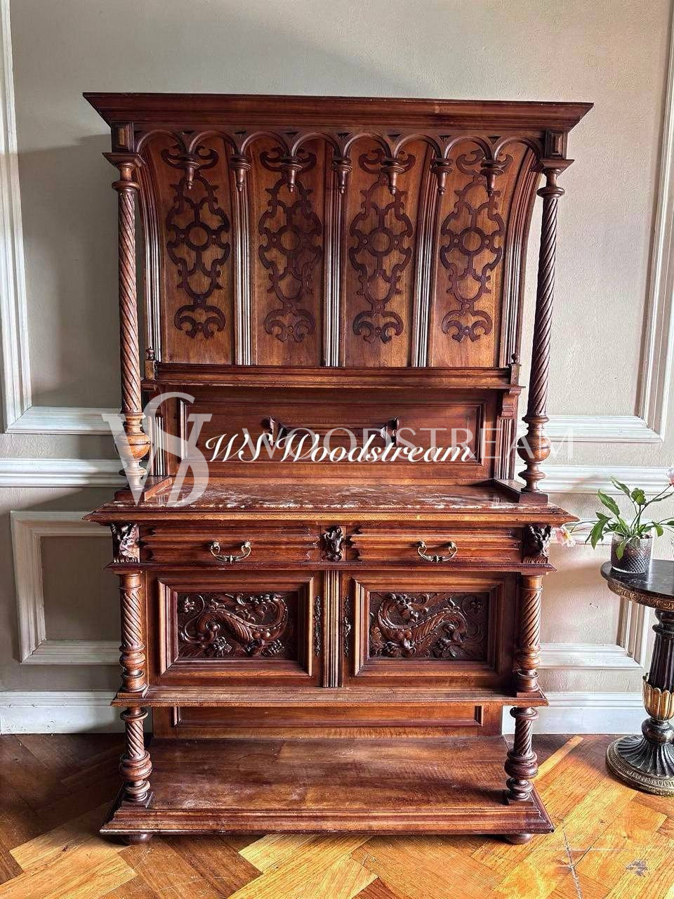 Буфет открытый в стиле ренессанс