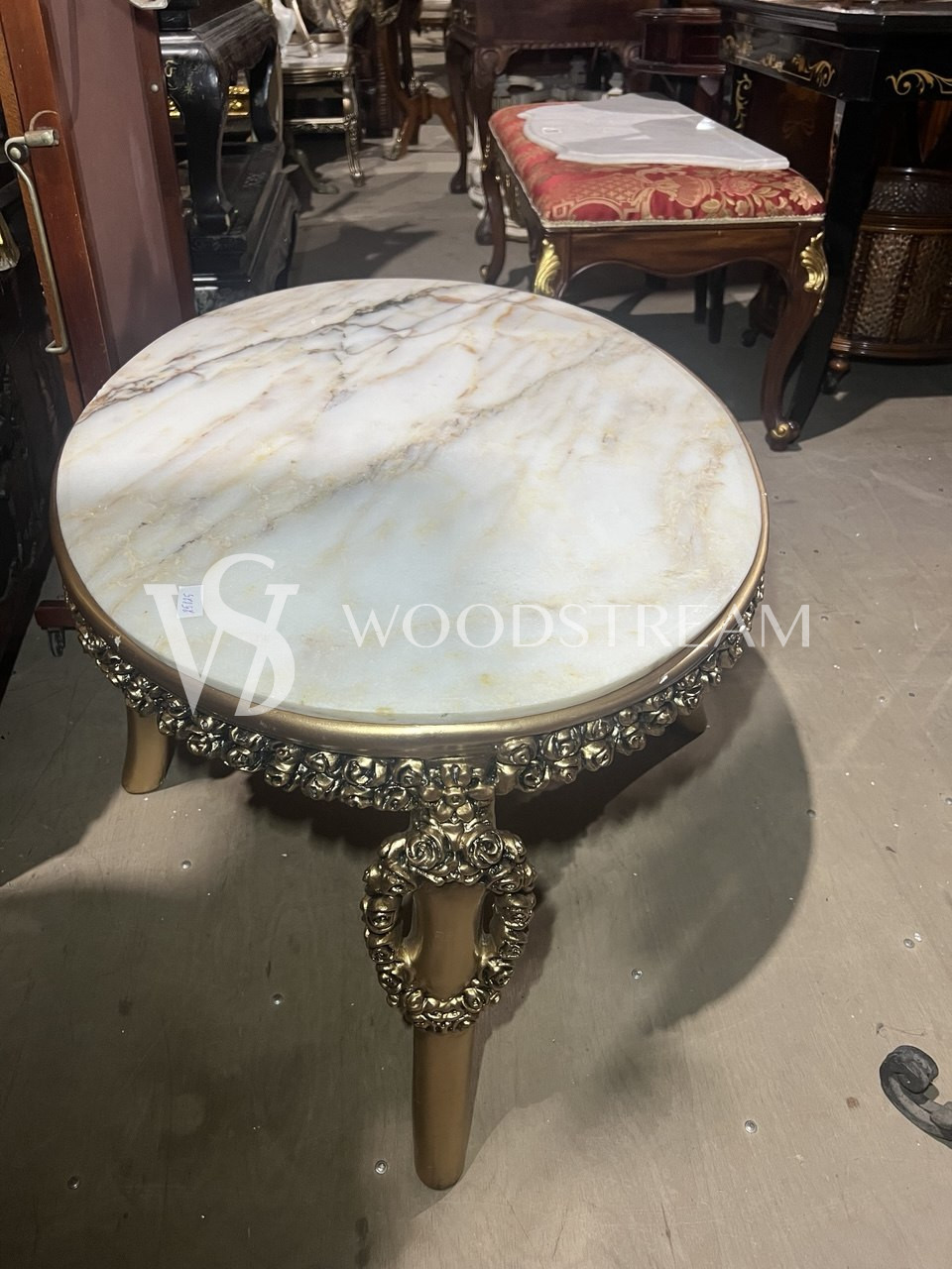 Стол придиванный в стиле венецианского барокко