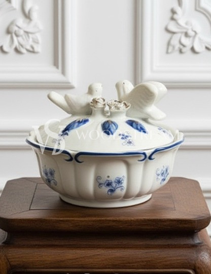 Супница старинная фарфоровая