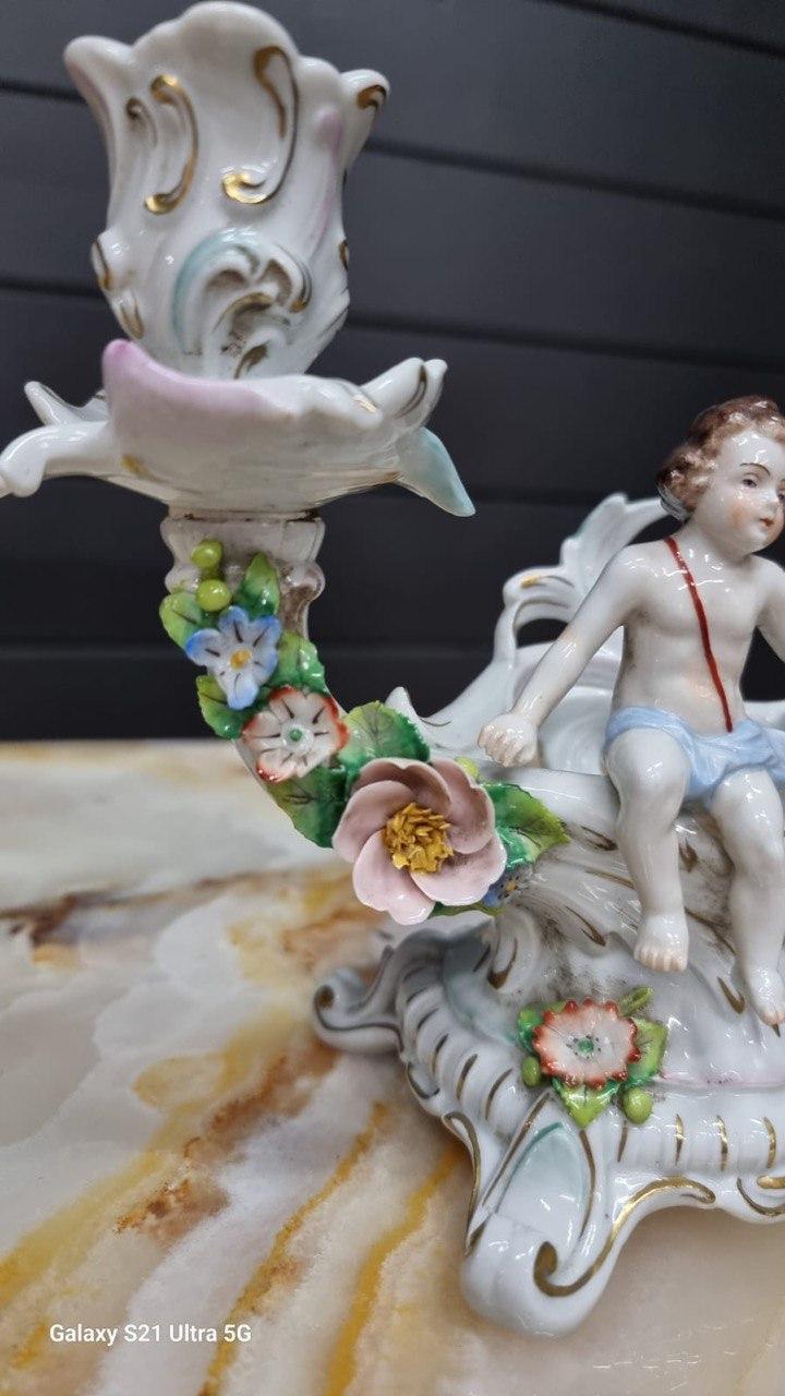 Подсвечник с путти от Каподимонте