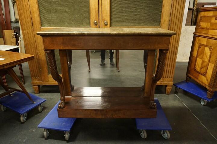 Консоль в стиле ренессанс