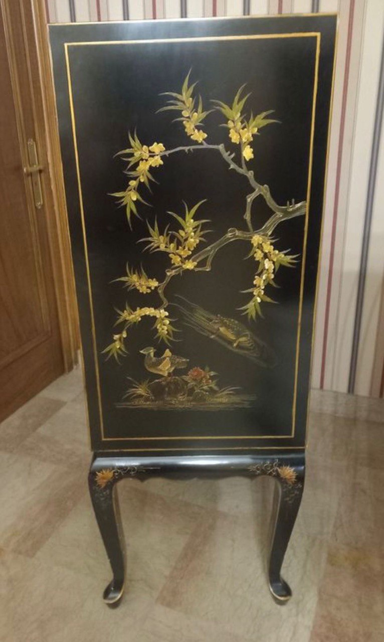 Шкаф в стиле шинуазри