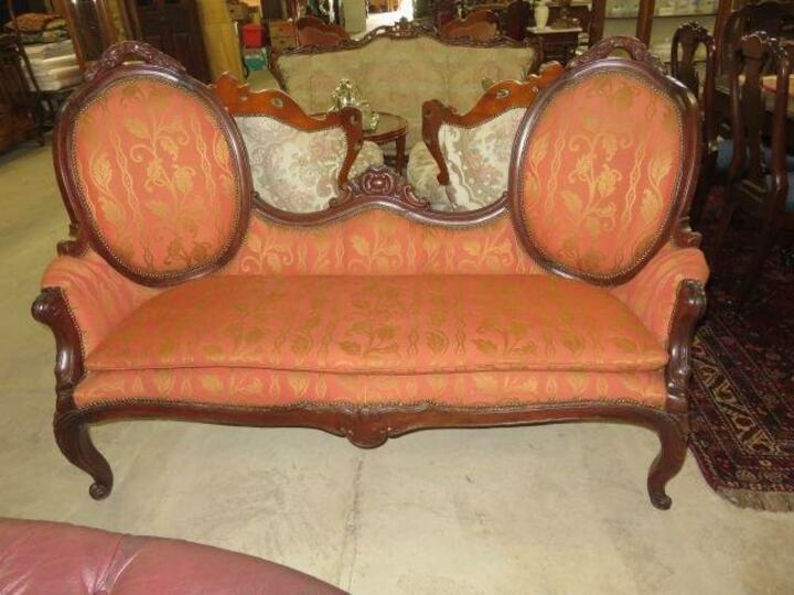 Софа в стиле Бидермейер
