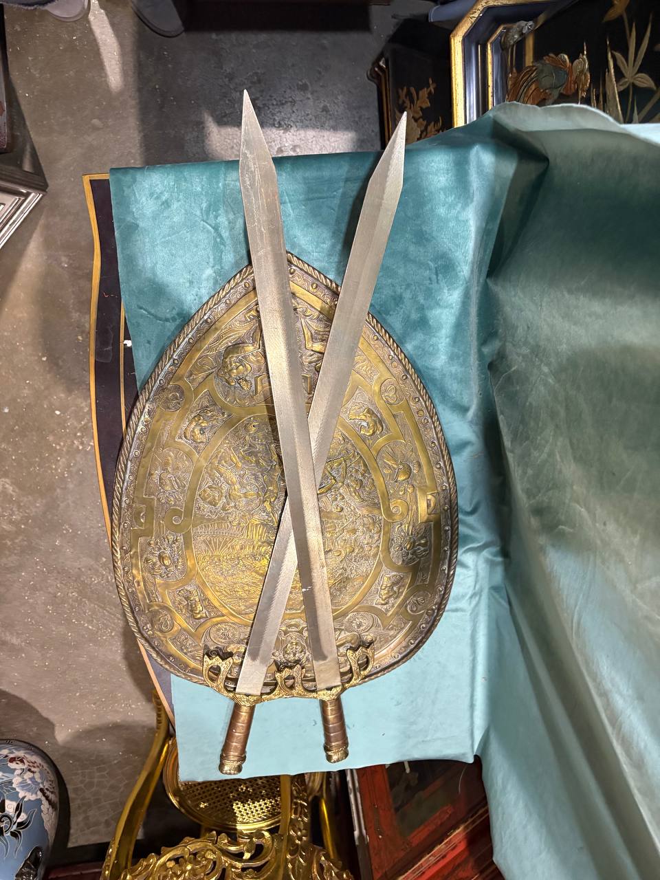 Декоративный элемент/Щит и Меч