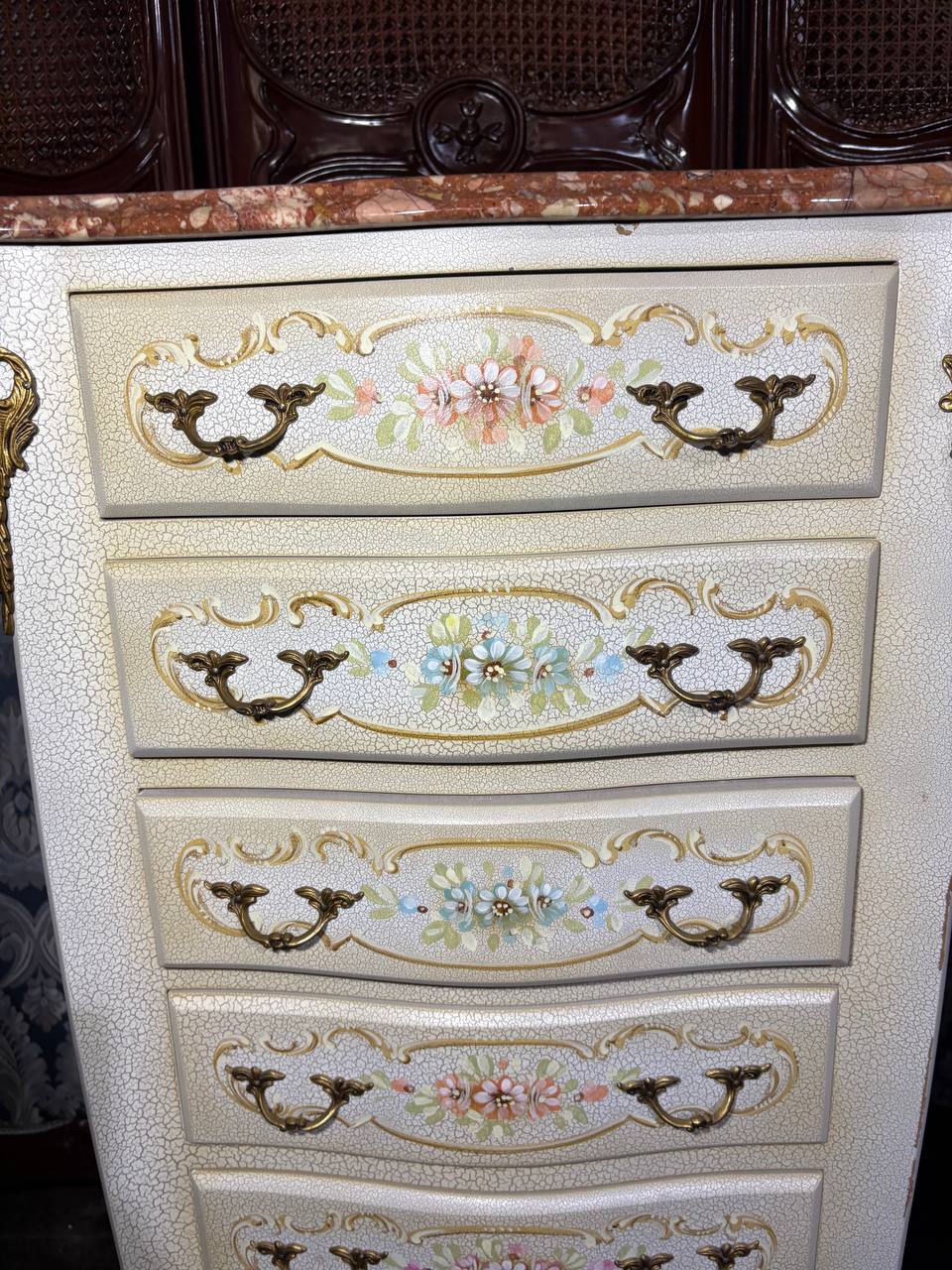 Комод высокий в стиле венецианского барокко