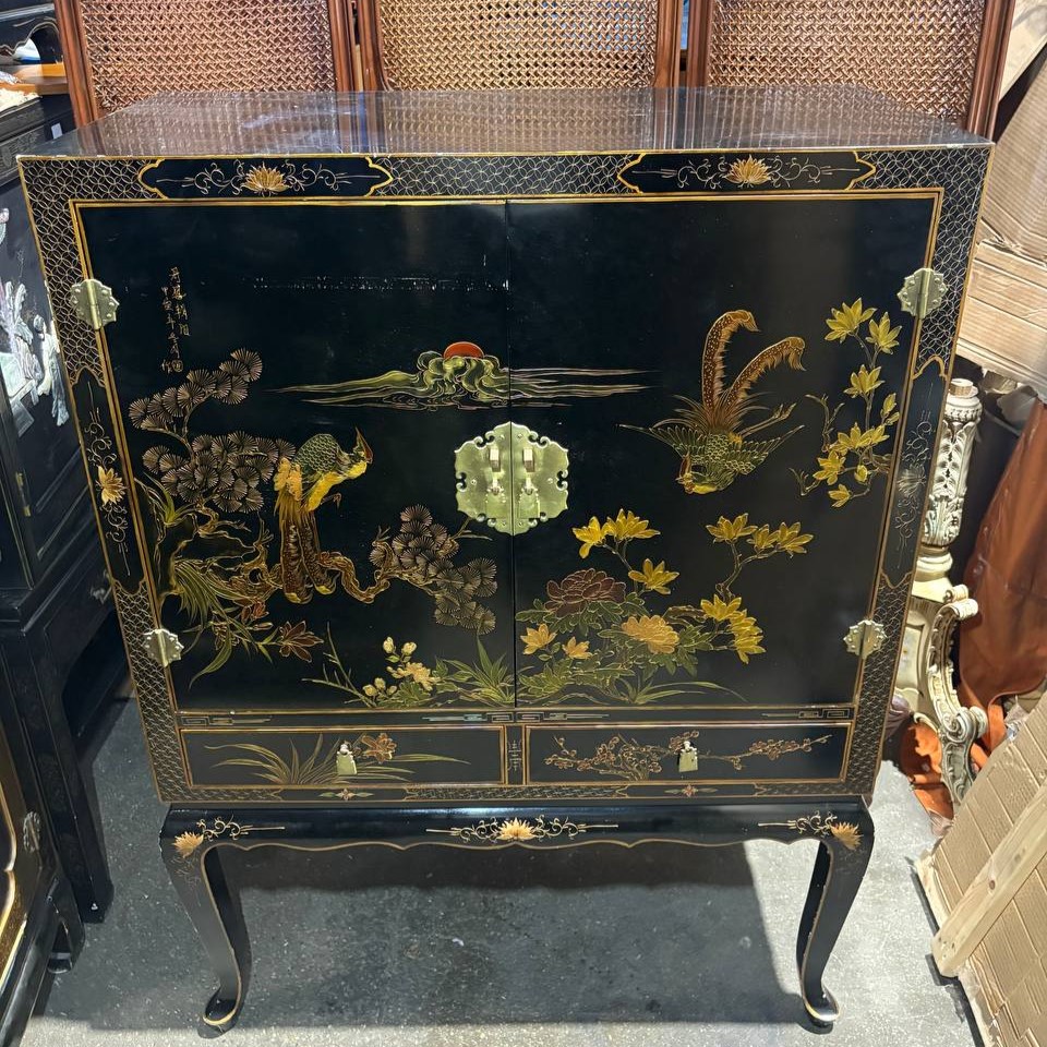 Шкаф в стиле шинуазри