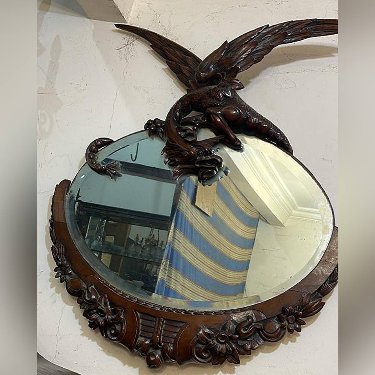 Зеркало настенное с драконом